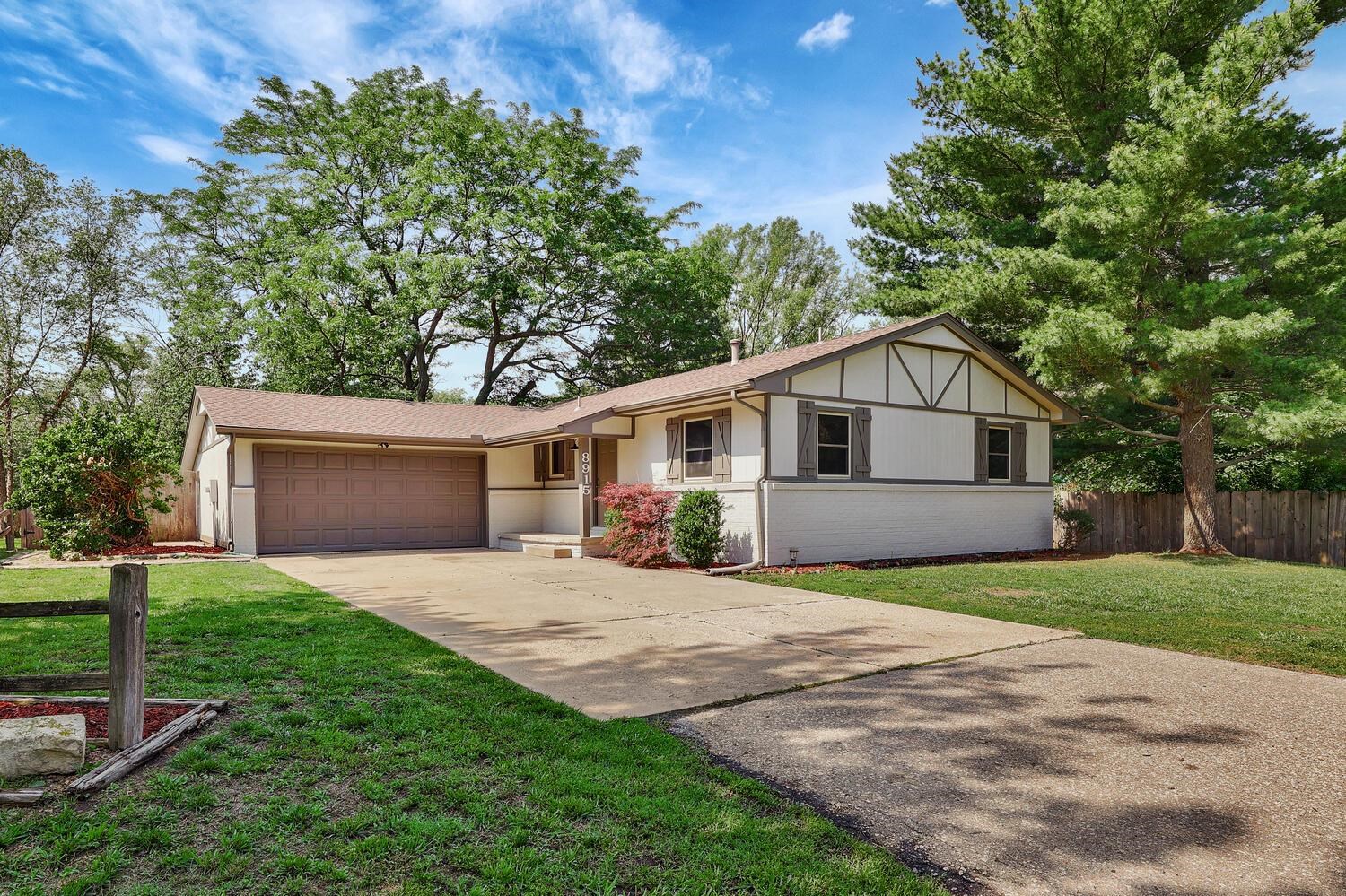Photo of 8915 W Douglas Ave in Wichita, KS