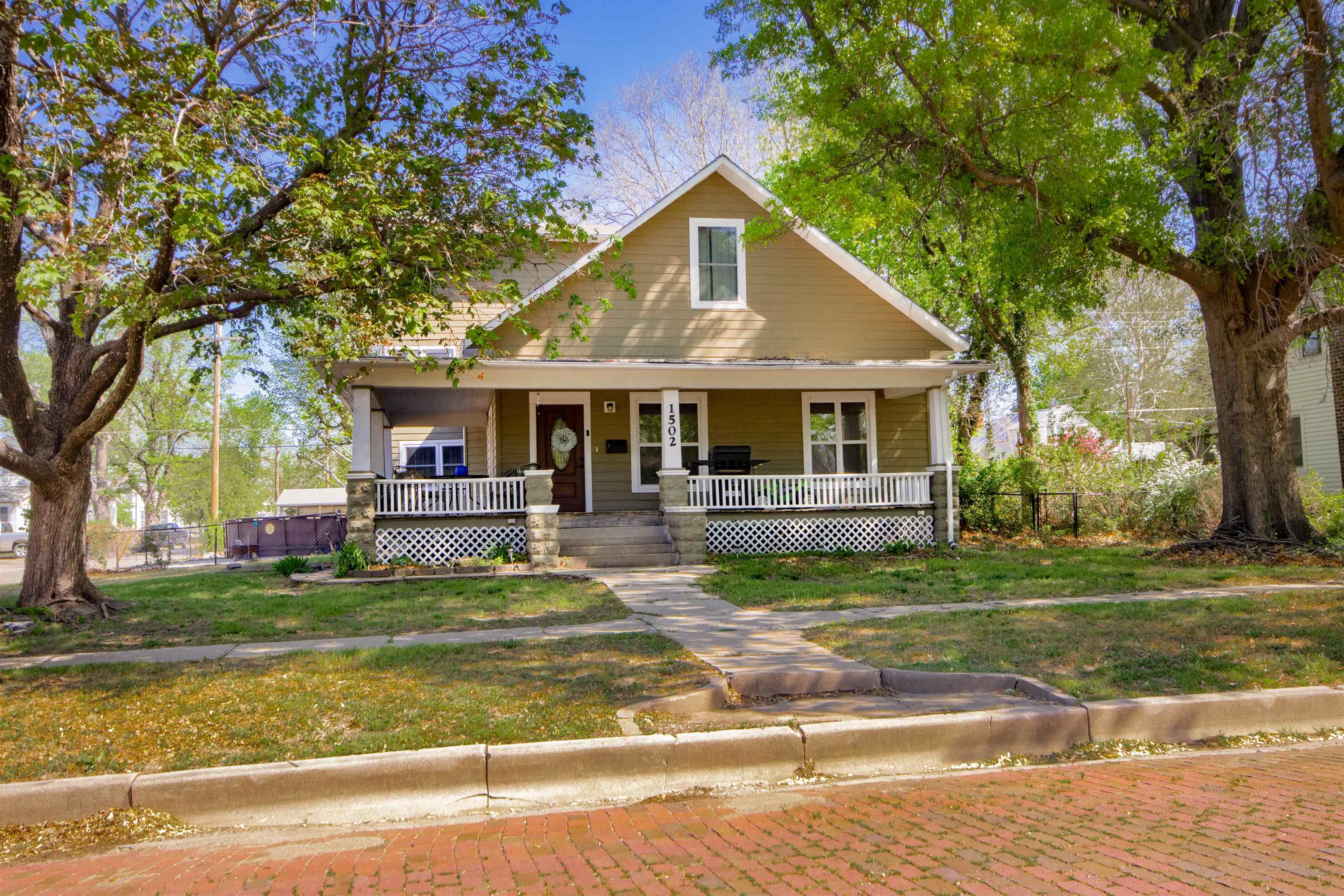 Photo of 1502 E 11th Ave in Winfield, KS