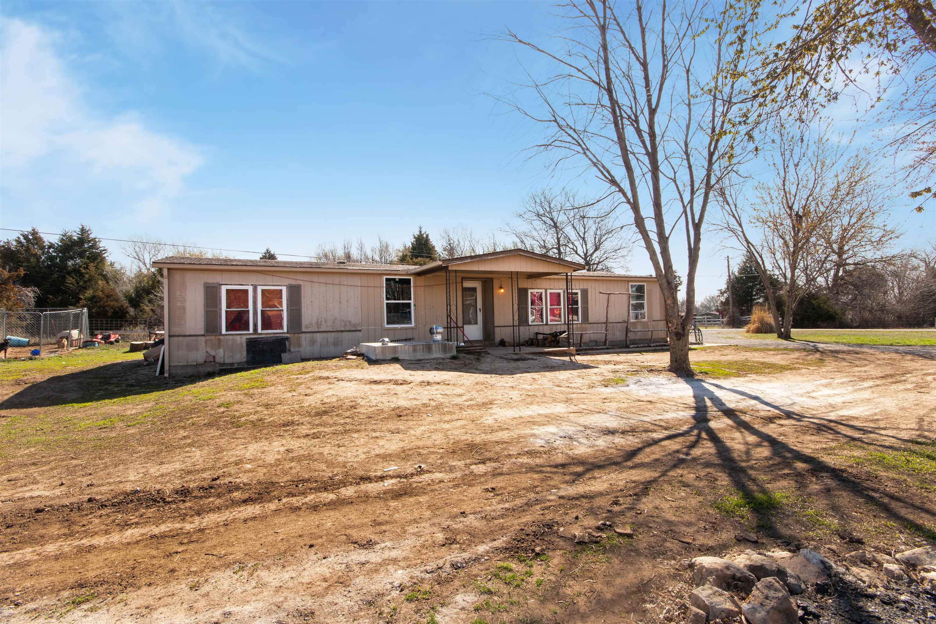 Photo of 3008 E Vine St in Parkerfield, KS
