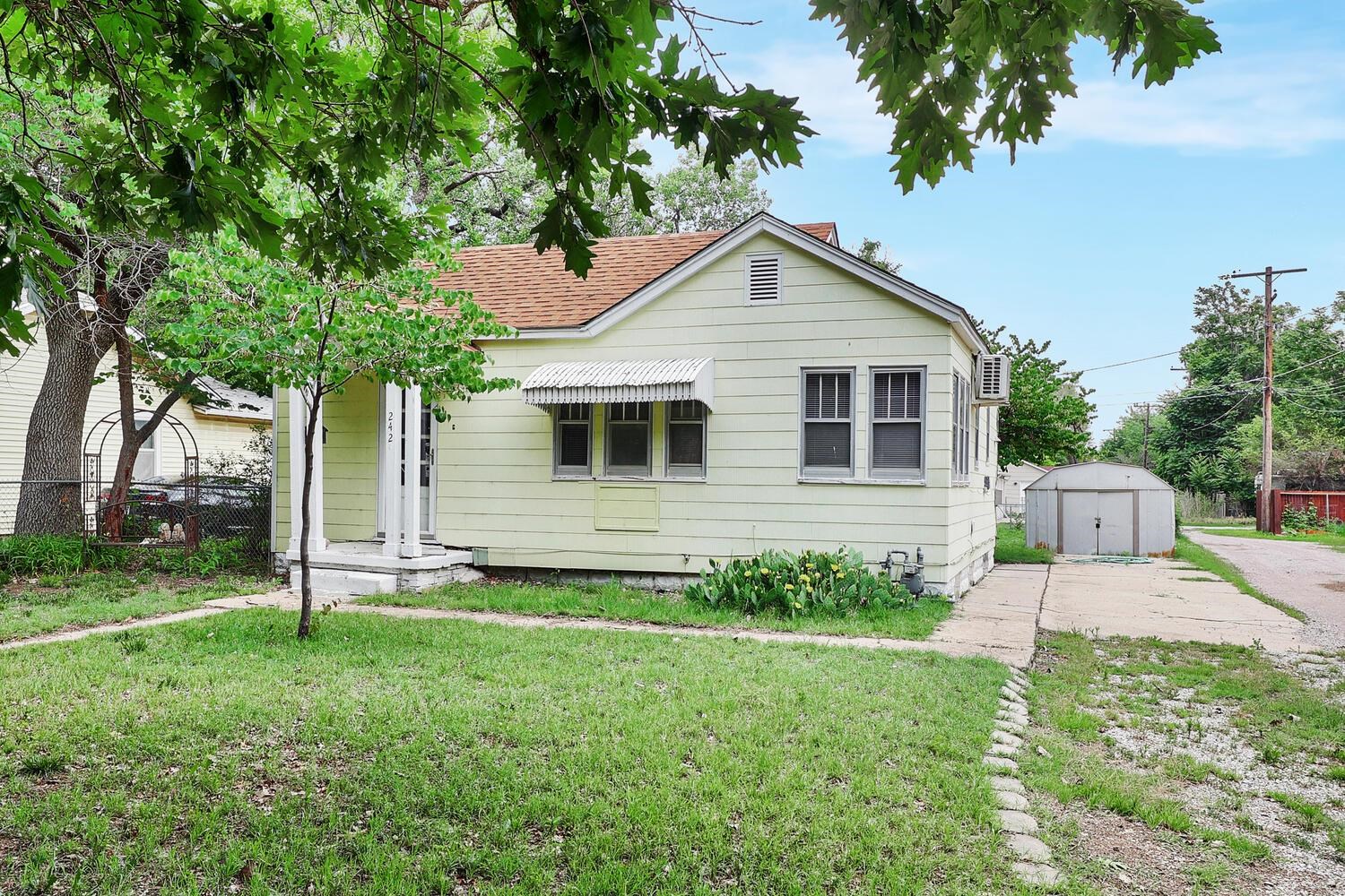 Photo of 242 S Custer Ave in Wichita, KS