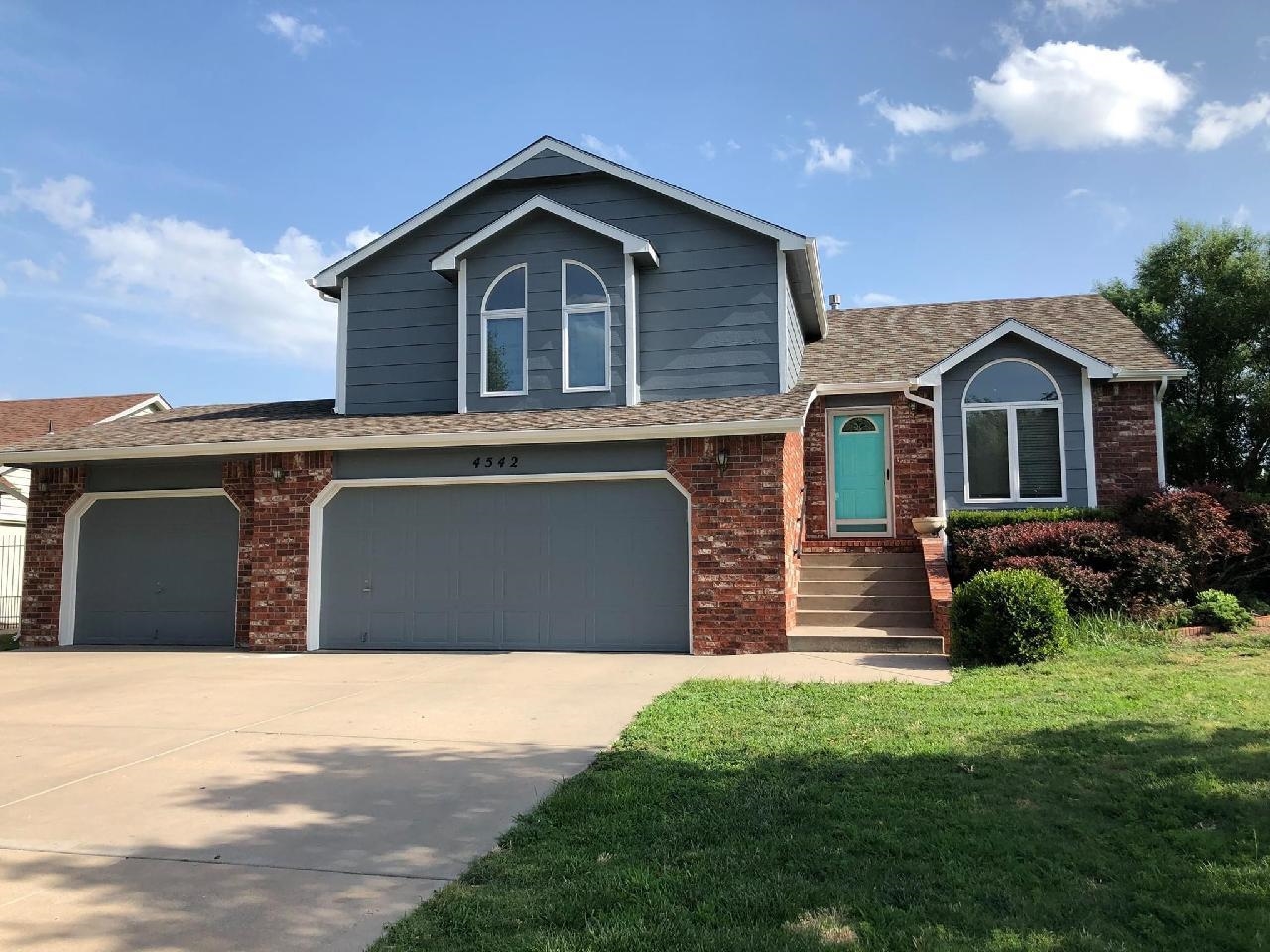 Photo of 4542 N Westlake Ct in Bel Aire, KS