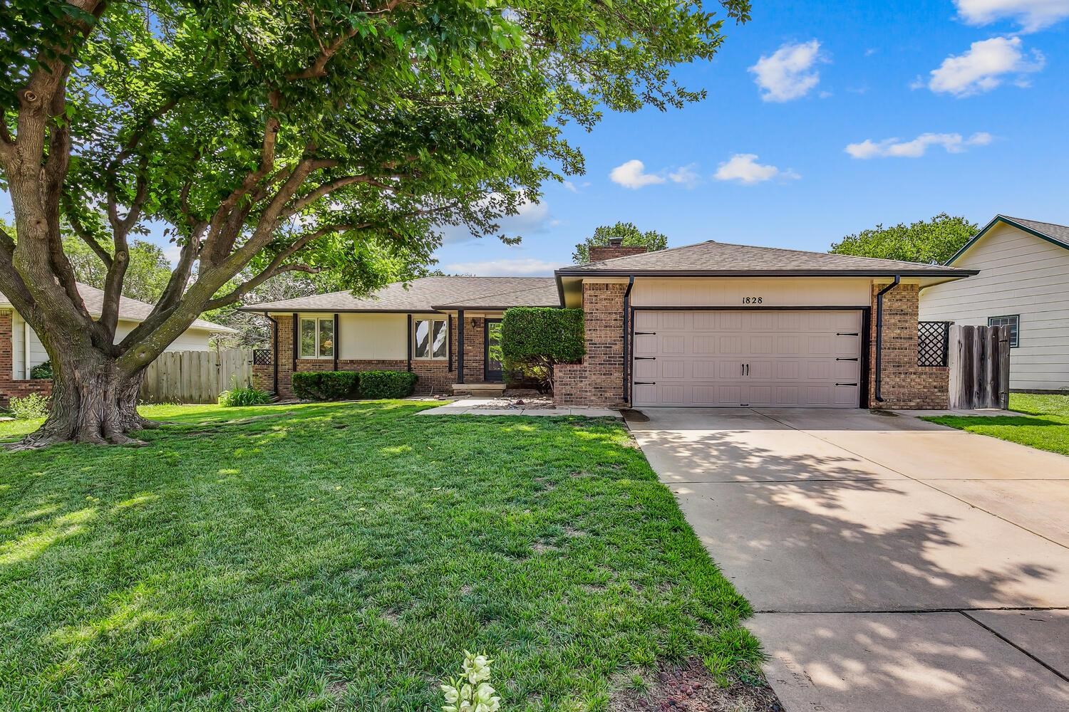 Photo of 1828 S White Oak Cir in Wichita, KS