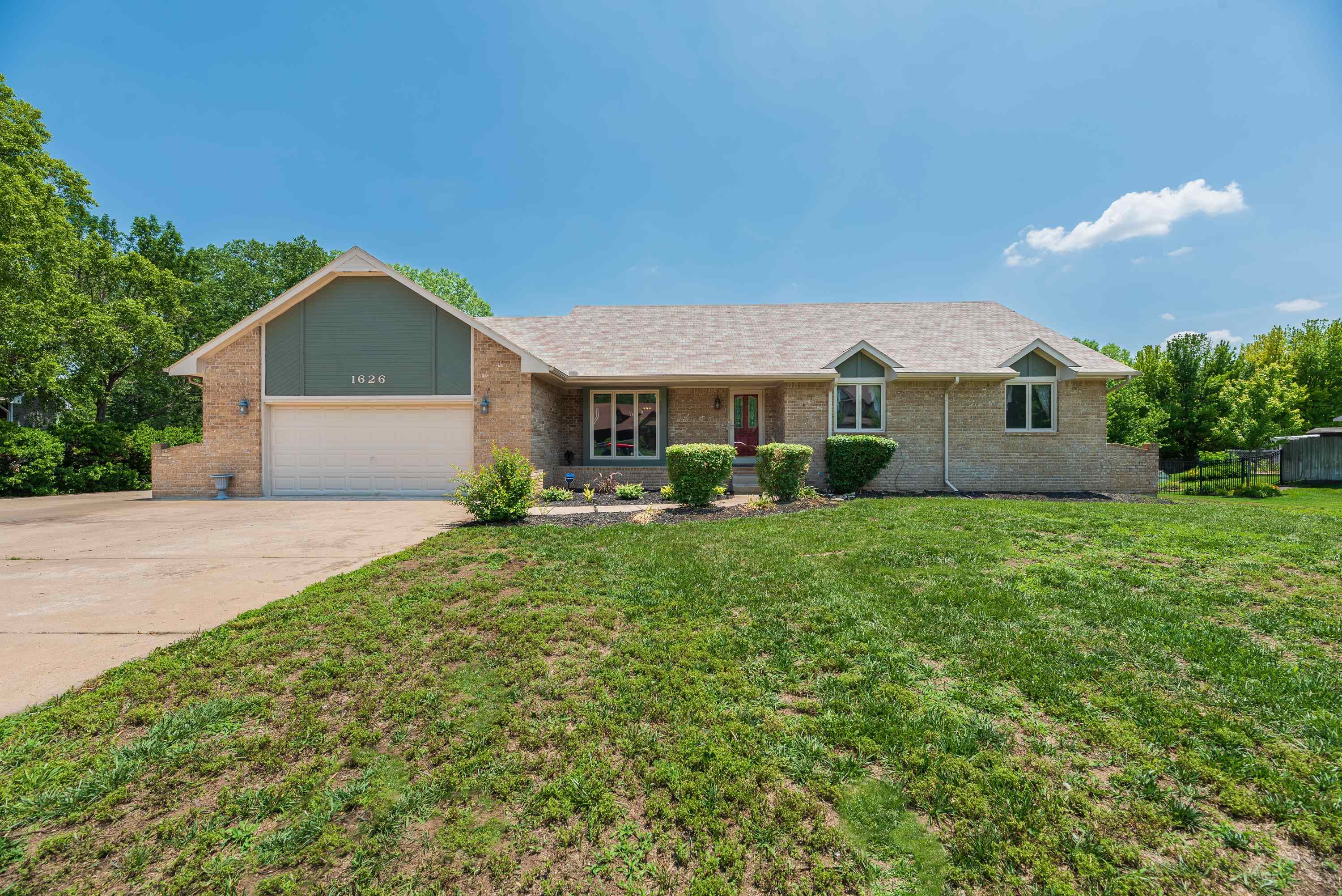 Photo of 1626 S Heather Lake Ct in Andover, KS
