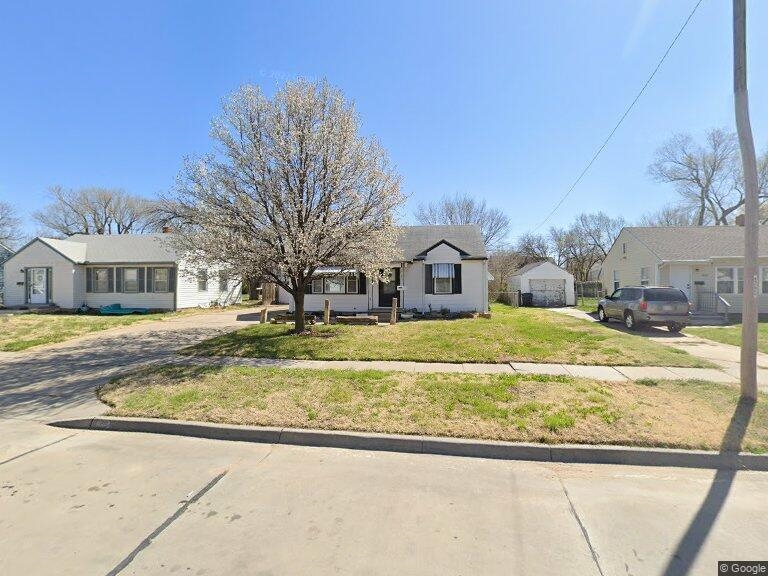 Photo of 932 N Pinecrest in Wichita, KS