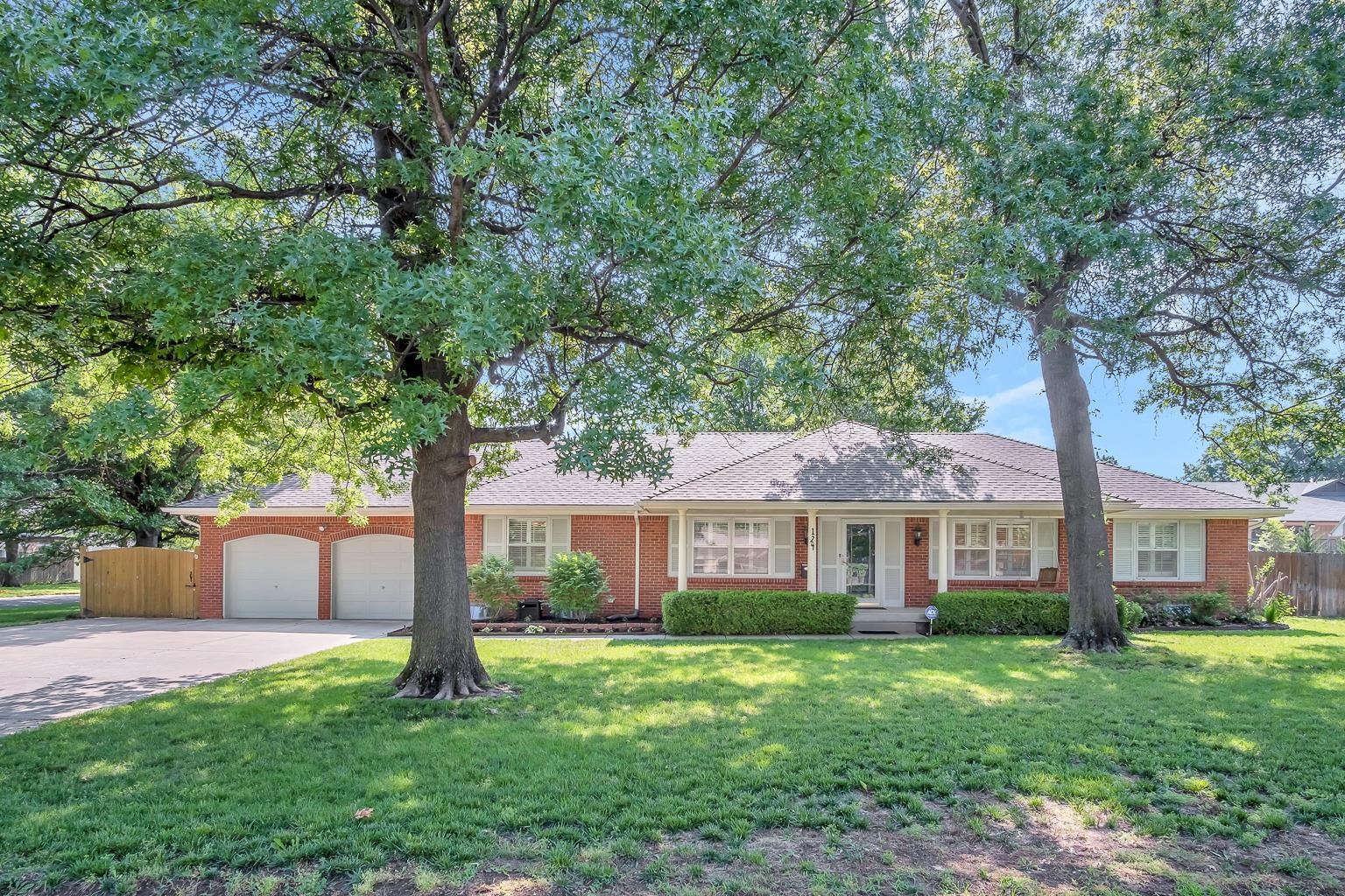 Photo of 124 N Burr Oak Rd in Wichita, KS