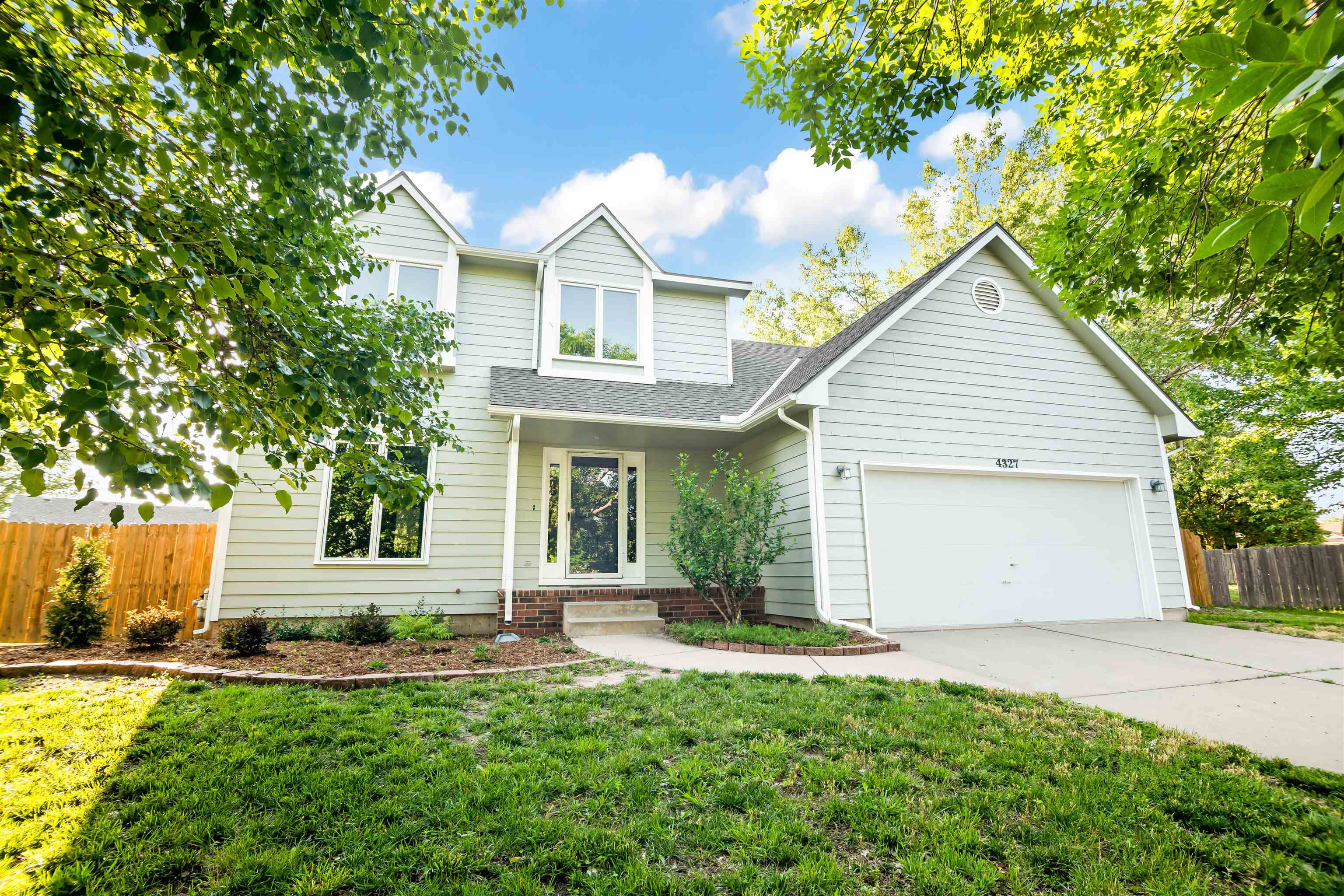 Photo of 4327 Westlake Ct in Bel Aire, KS