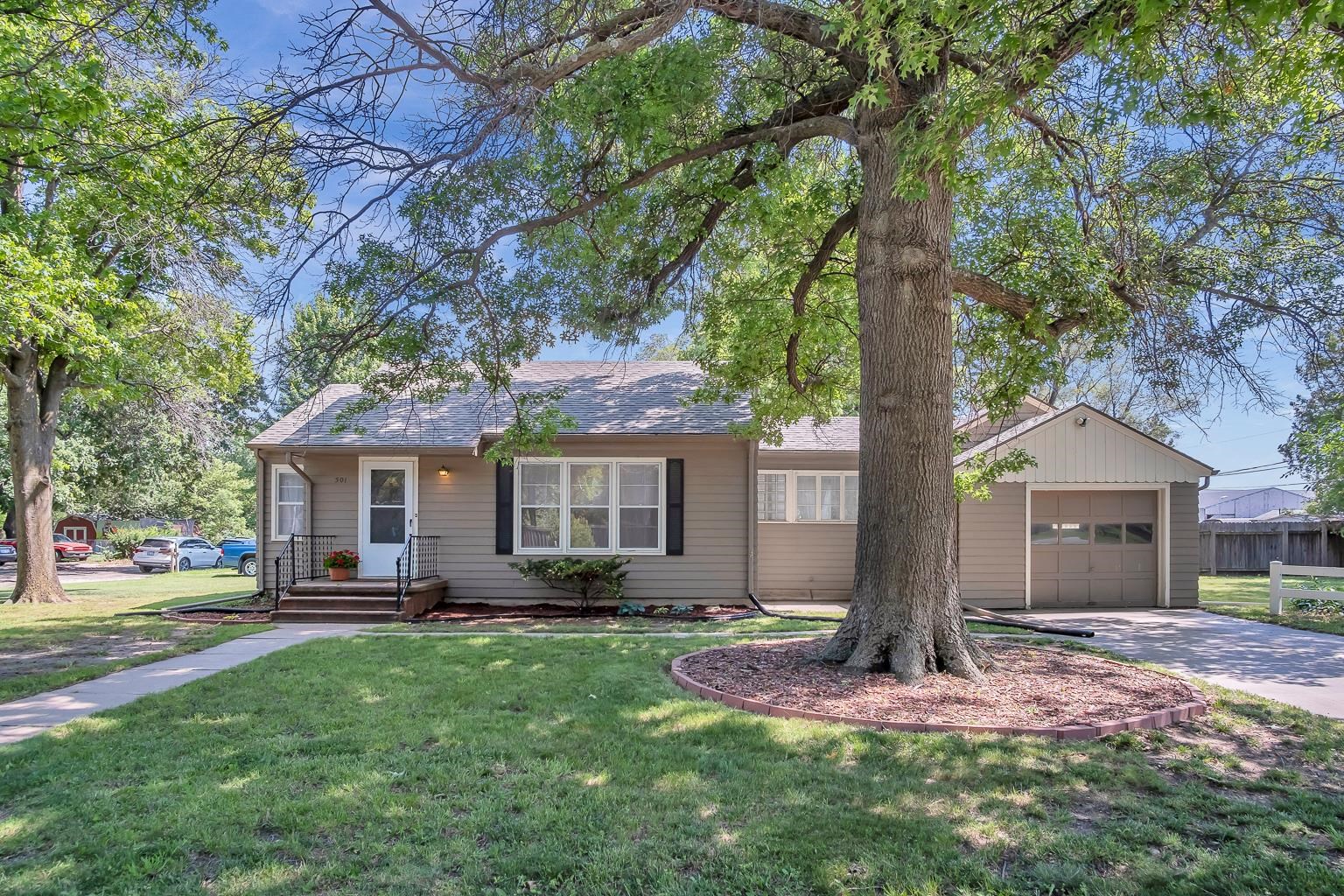 Photo of 501 W 24th St in North Newton, KS