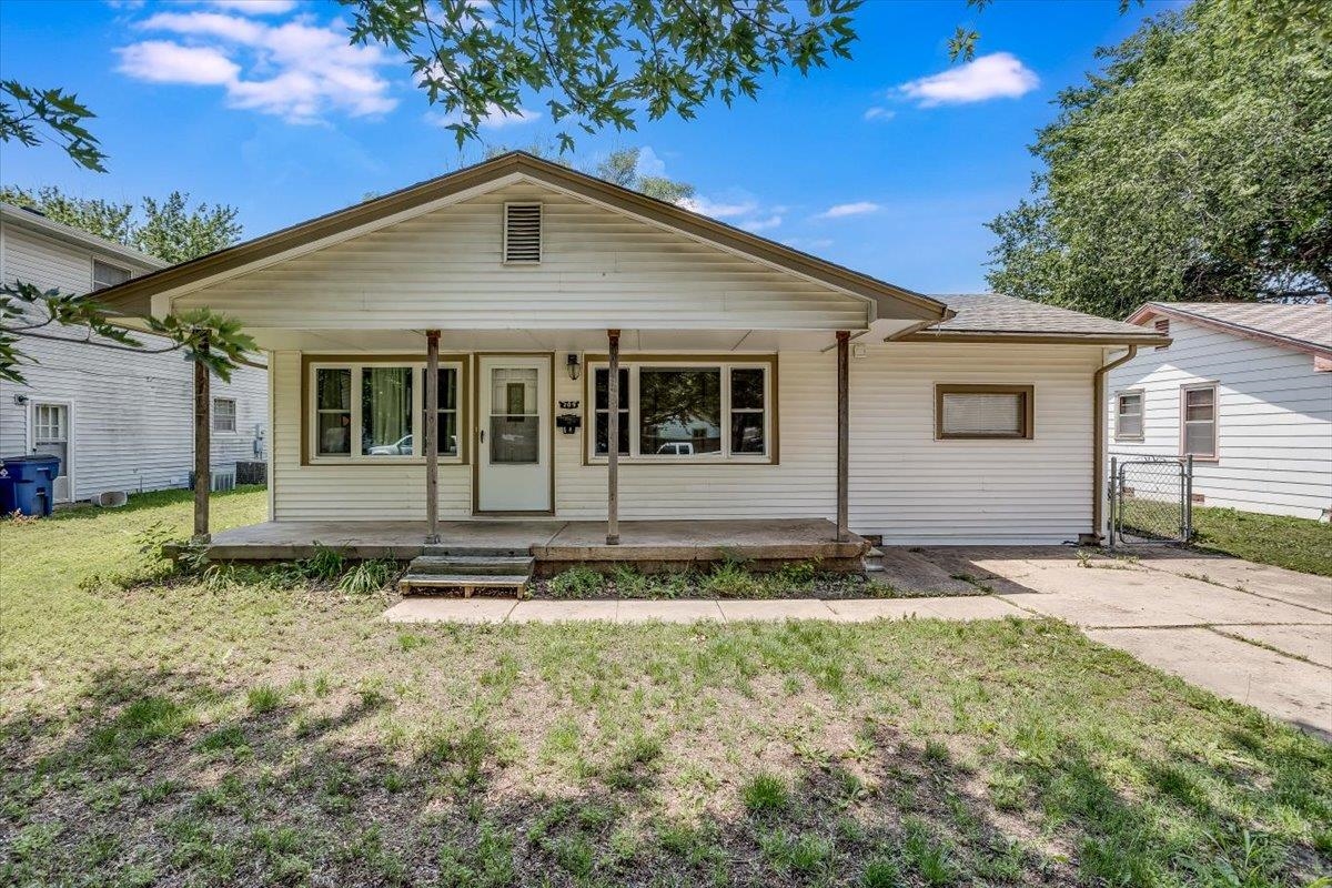 Photo of 209 N Colby Ave in Valley Center, KS