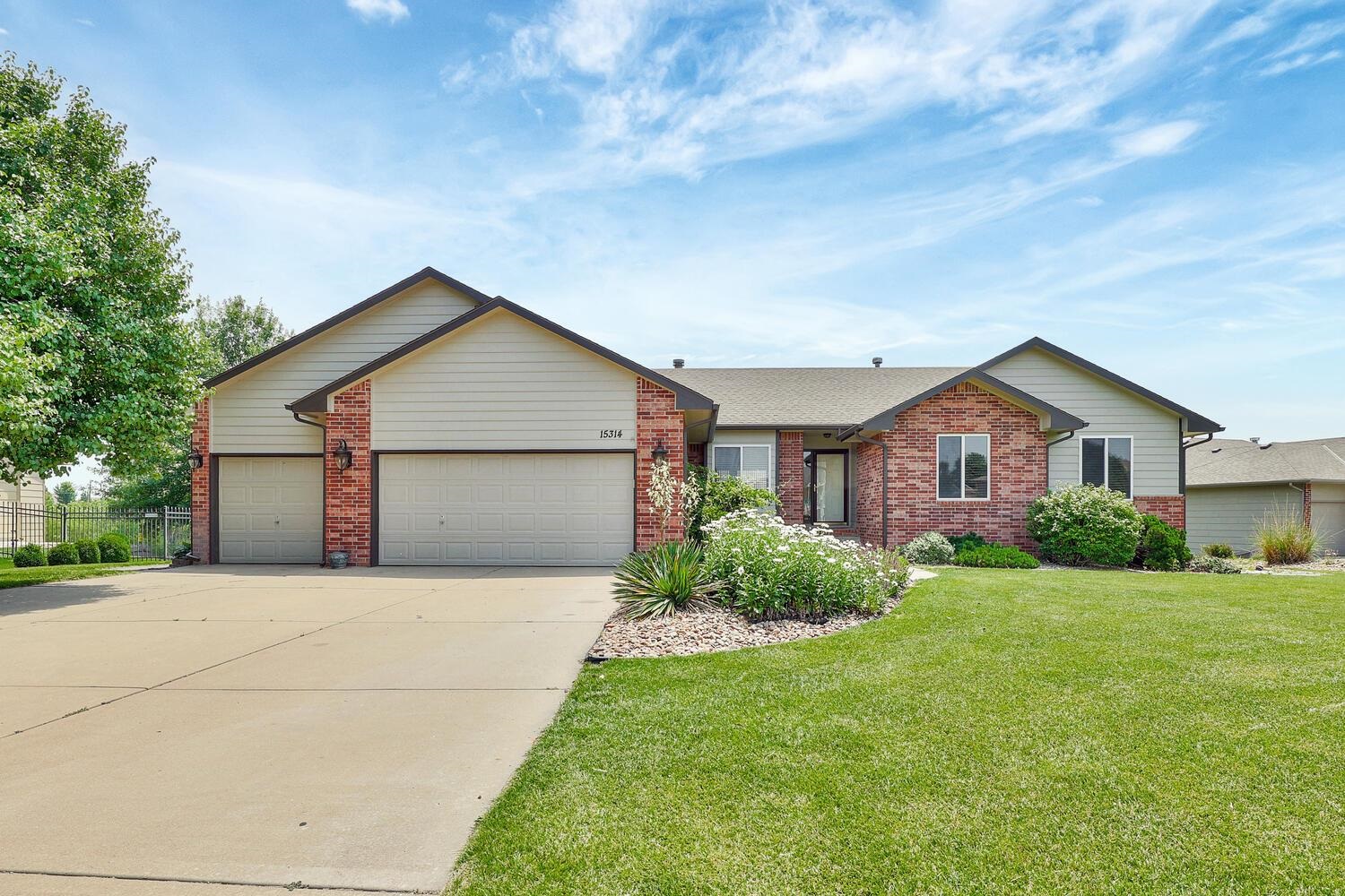 Photo of 15314 W Hendryx Ct in Goddard, KS