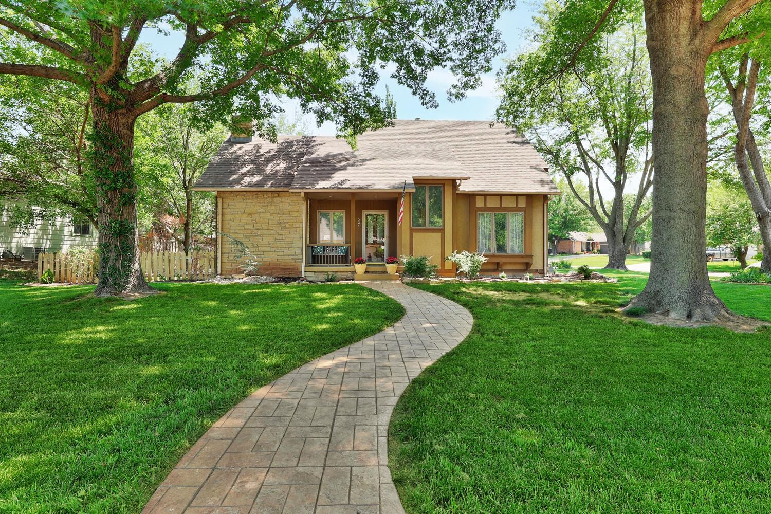 Photo of 624 S Sharon Ct in Derby, KS