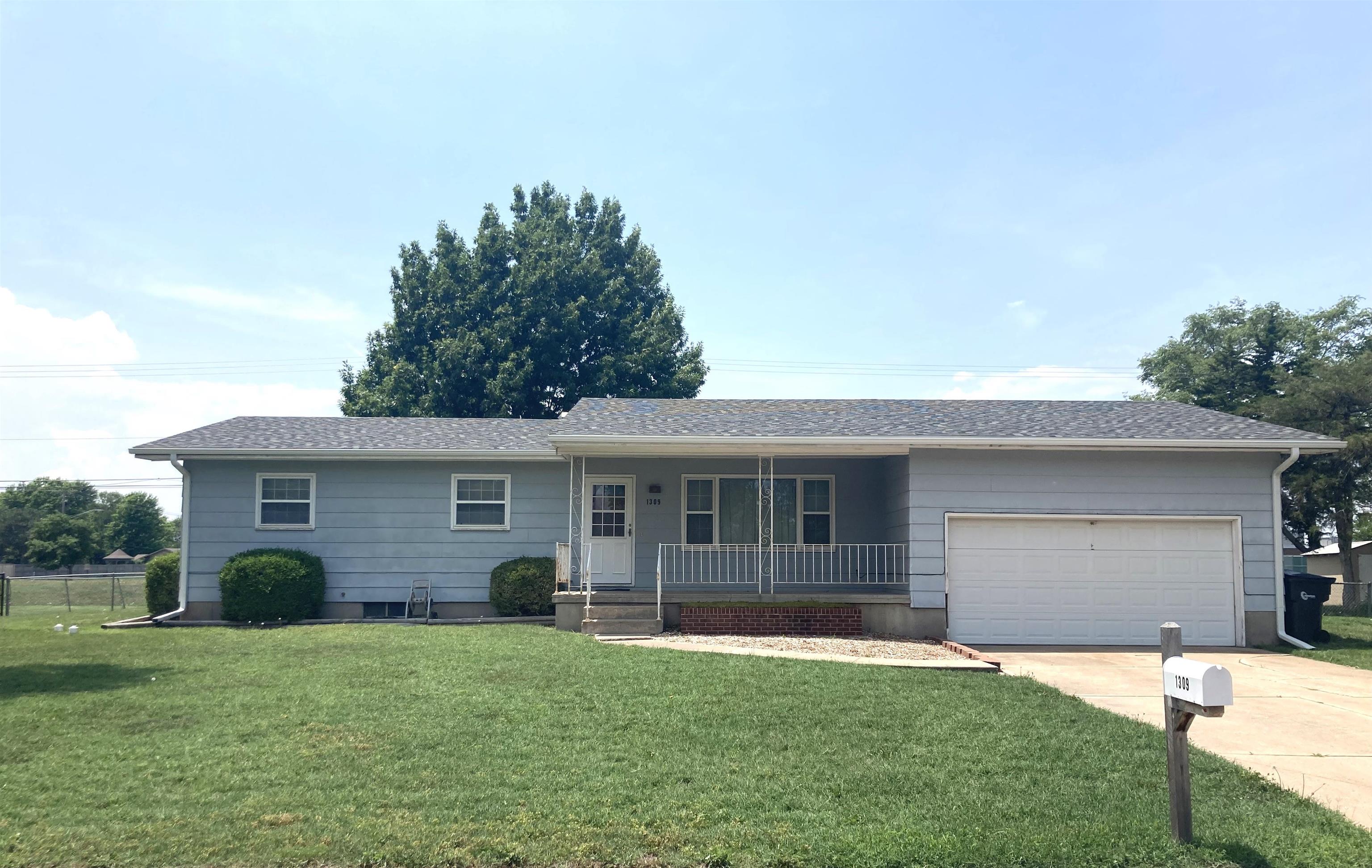 Photo of 1309 Grandview Ave in Newton, KS