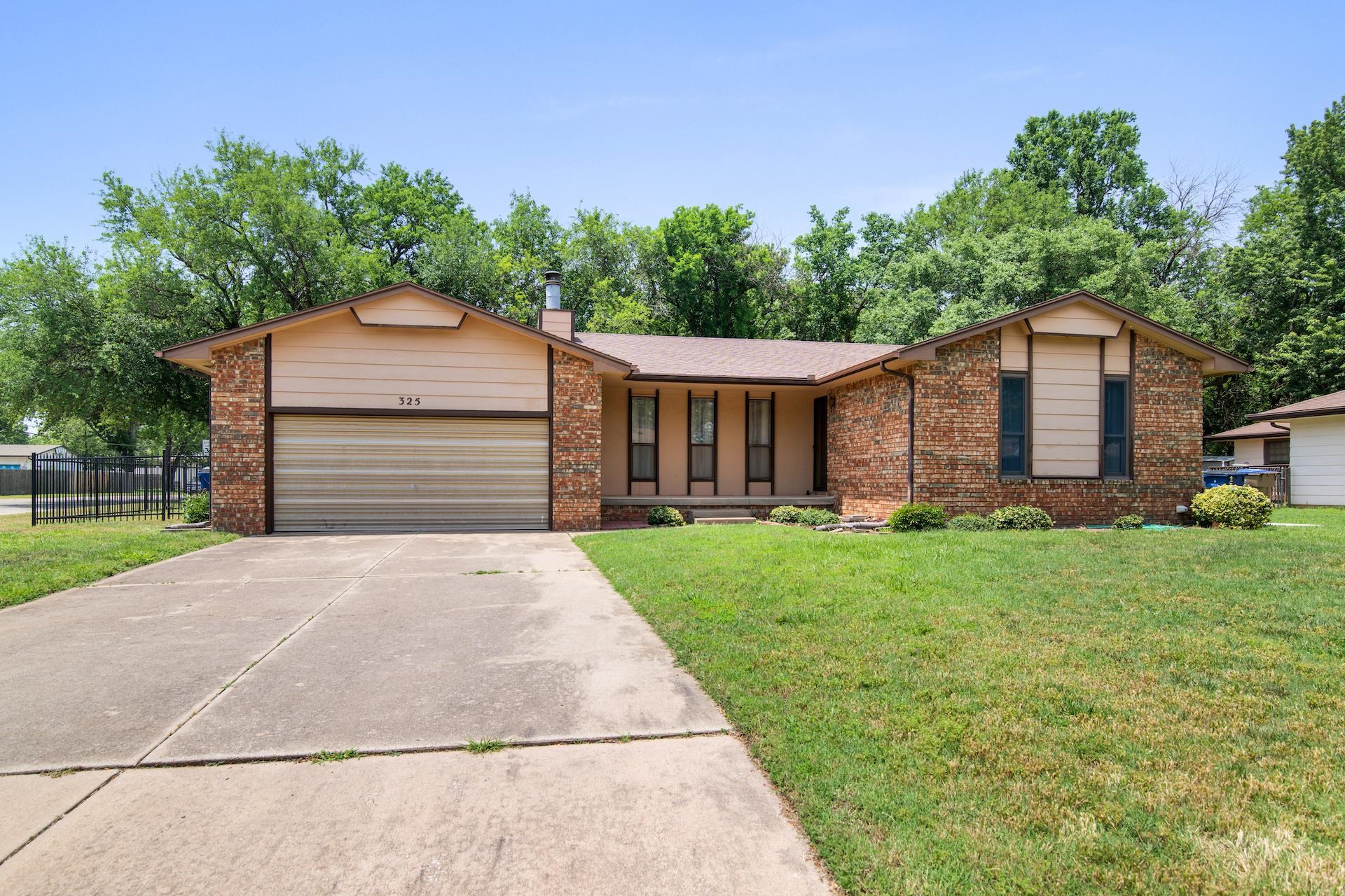 Photo of 325 S Willow Dr in Derby, KS