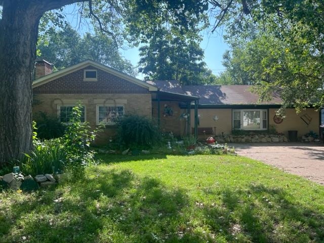Photo of 708 N 8th St in Arkansas City, KS