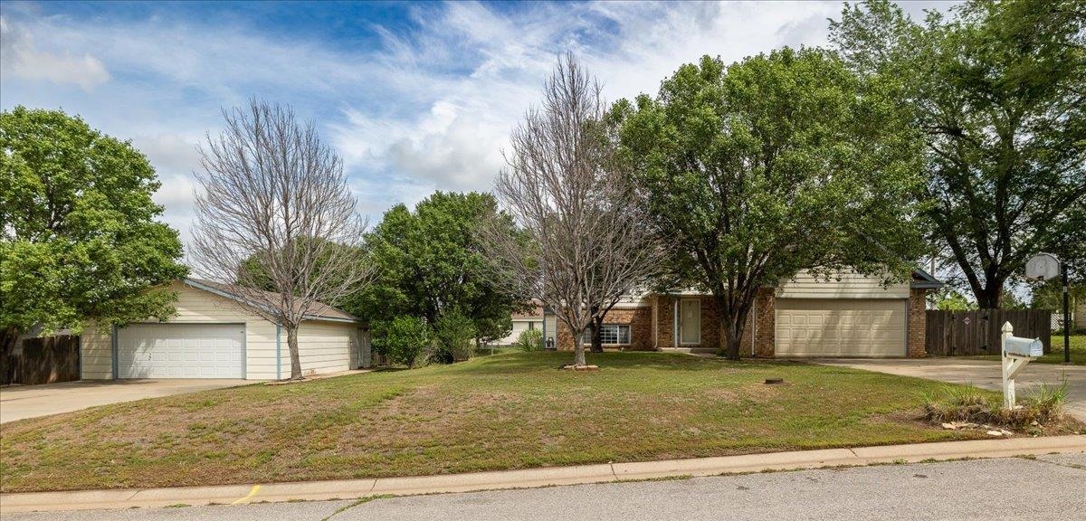 Photo of 1605 Edgewood Dr in Wellington, KS