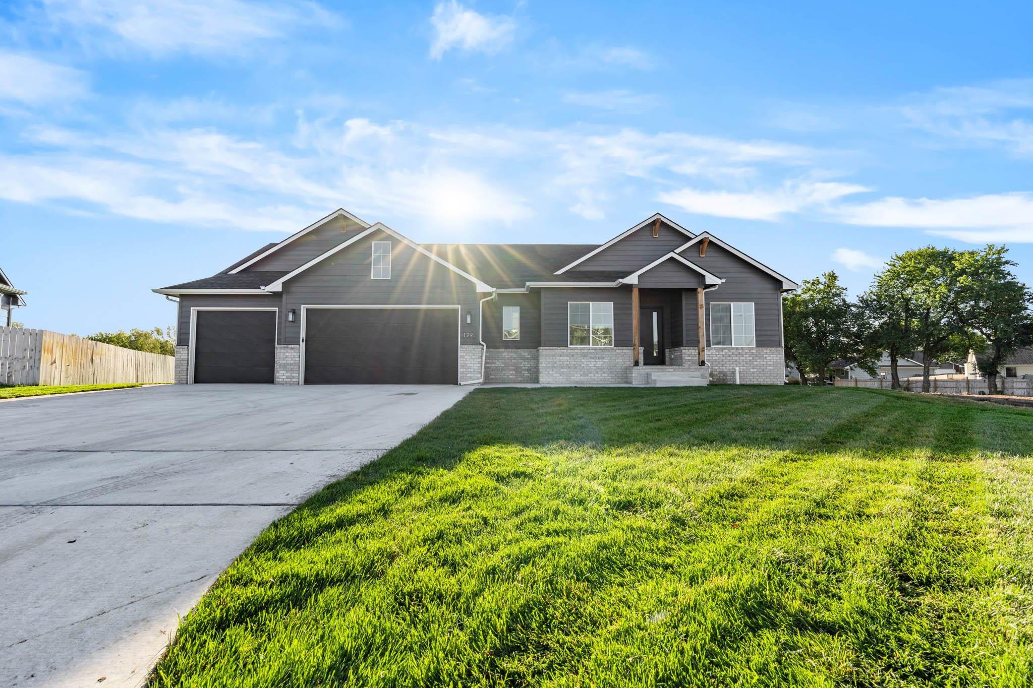 Photo of 129 E Burlington Dr in Mulvane, KS