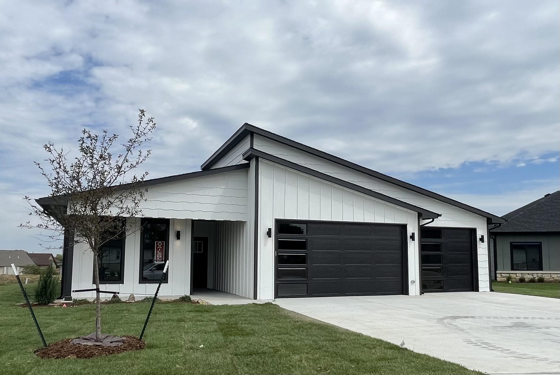 Photo of 10016 E Annabelle Cir in Wichita, KS