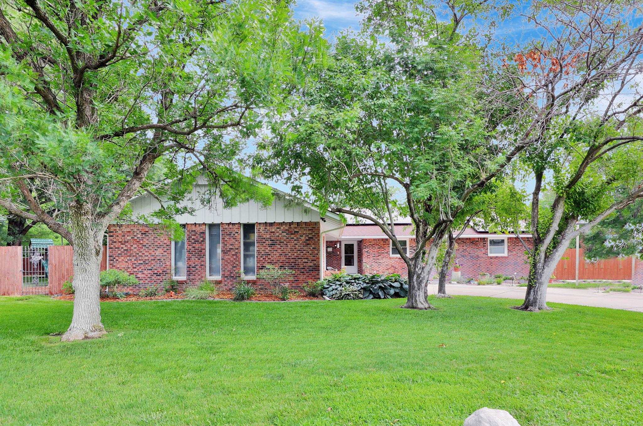 Photo of 2 Sycamore Ct in Newton, KS