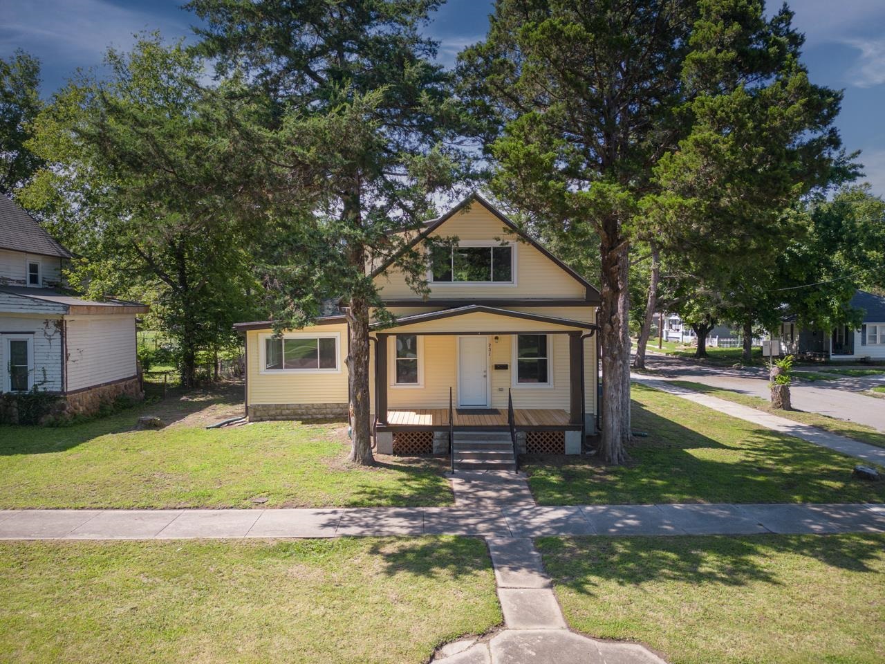 Photo of 901 E 11th Ave in Winfield, KS