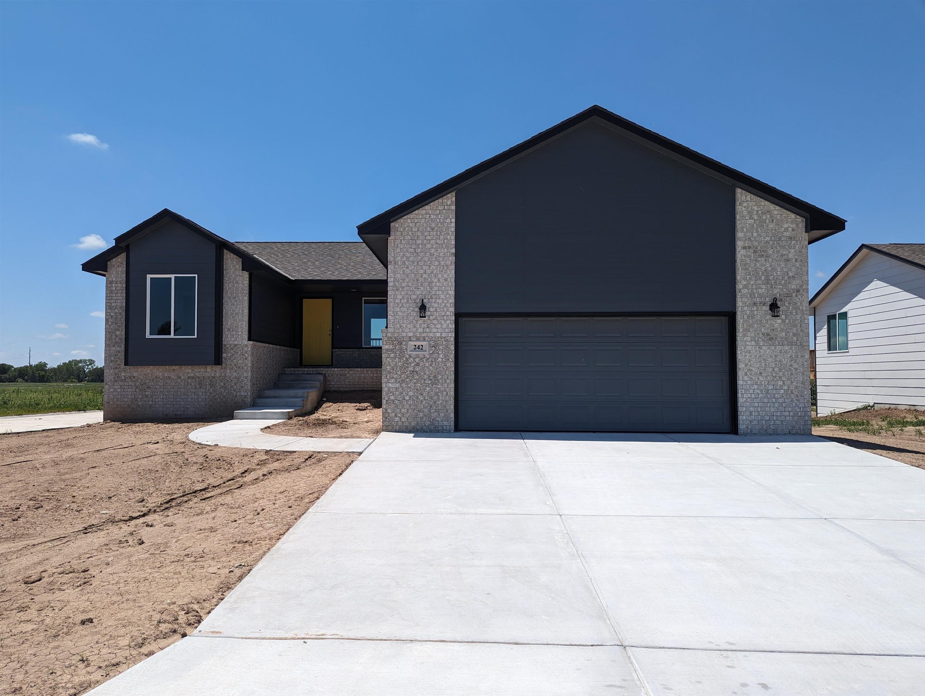 Photo of 242 Summer Ct in Newton, KS
