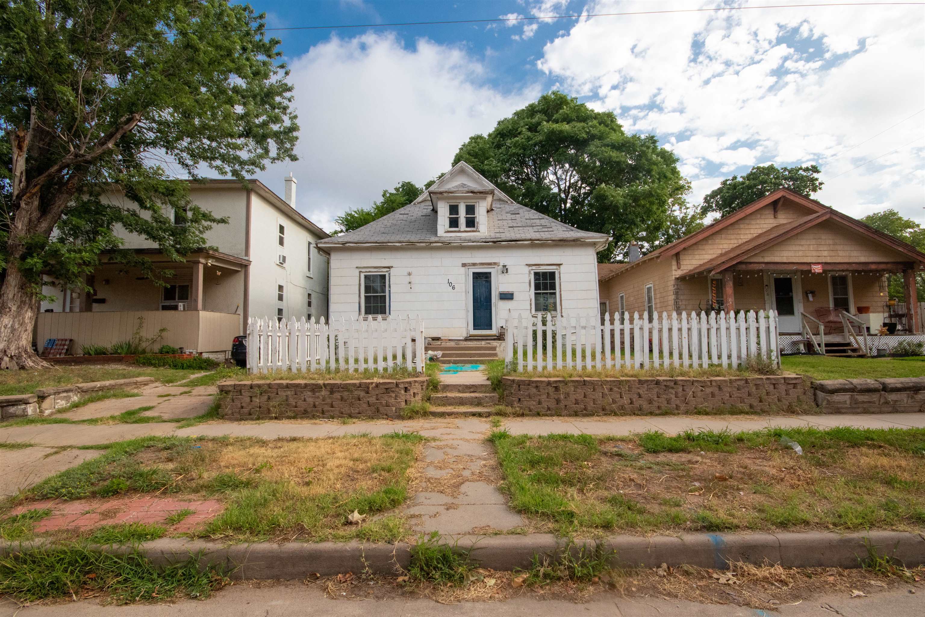 Photo of 106 E 9th Ave in Hutchinson, KS