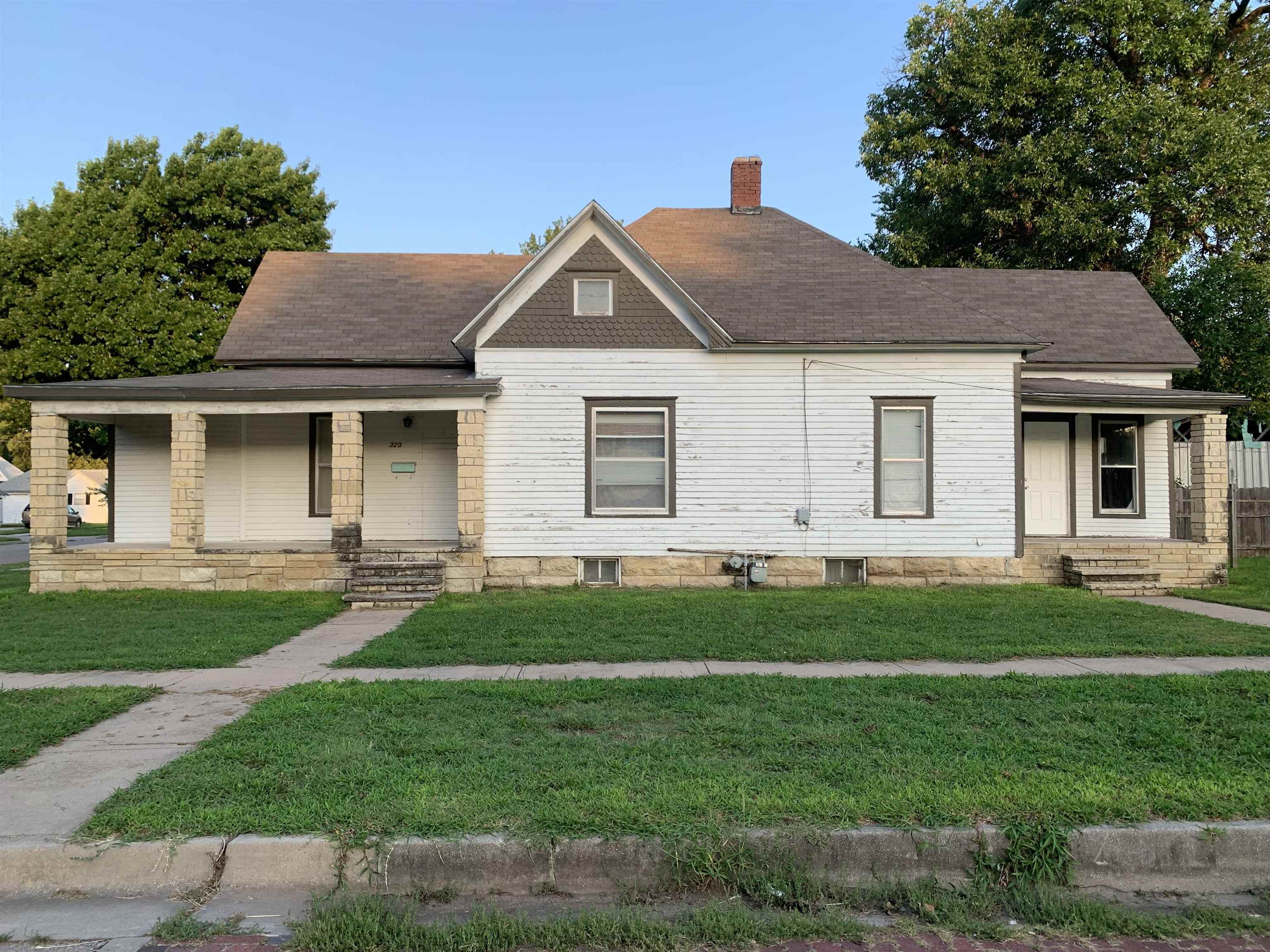 Photo of 320 E 12th Ave in Winfield, KS