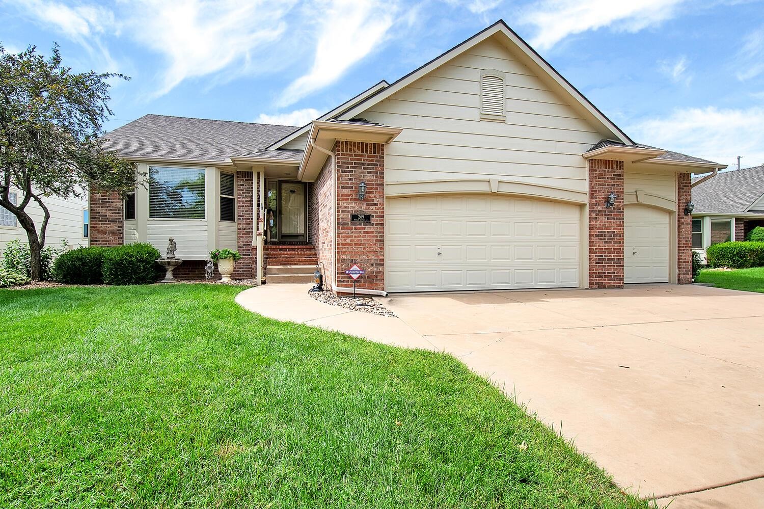 Photo of 269 S Maple Dunes Ct in Wichita, KS