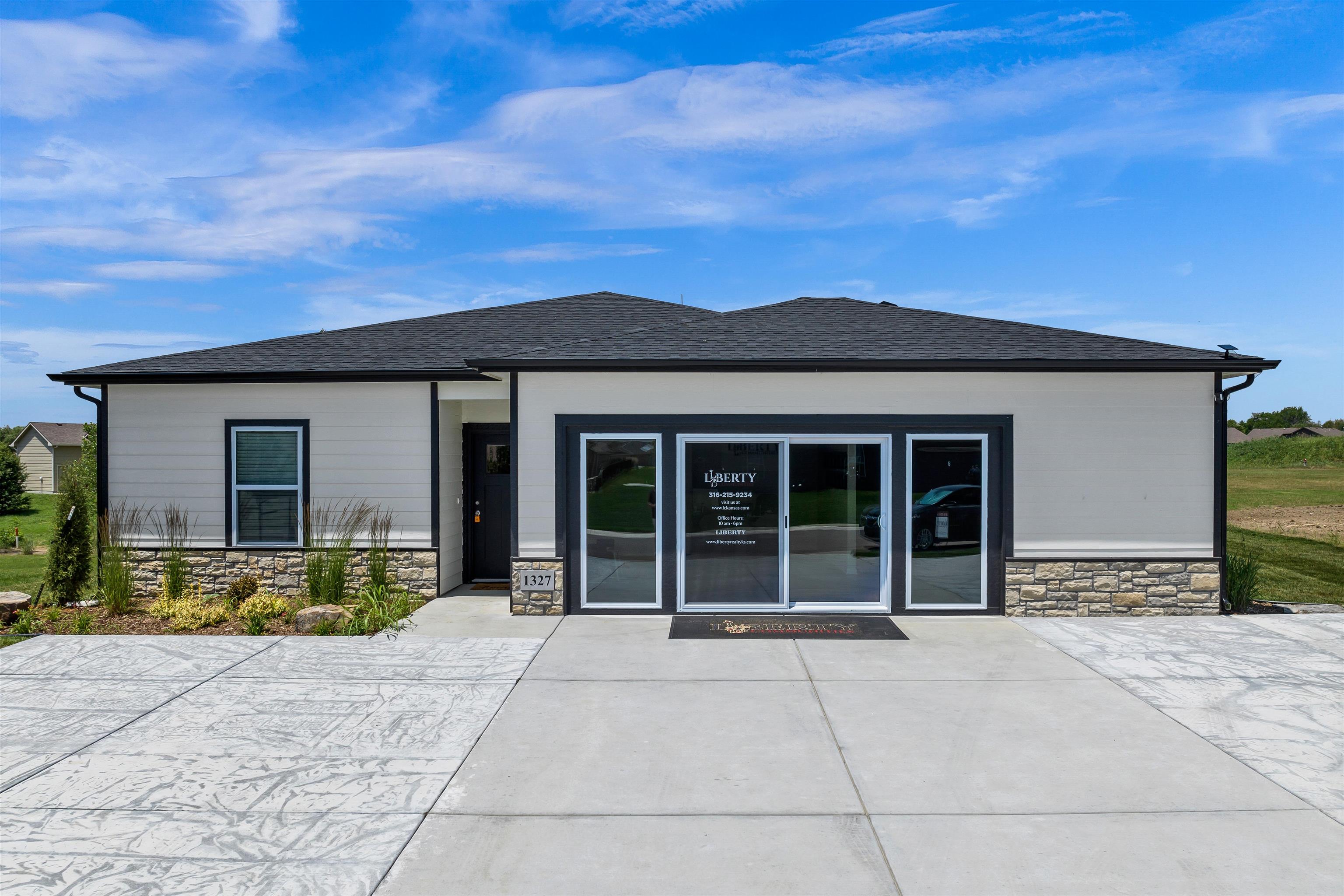 Photo of 1327 S Rocky Creek Rd in Wichita, KS