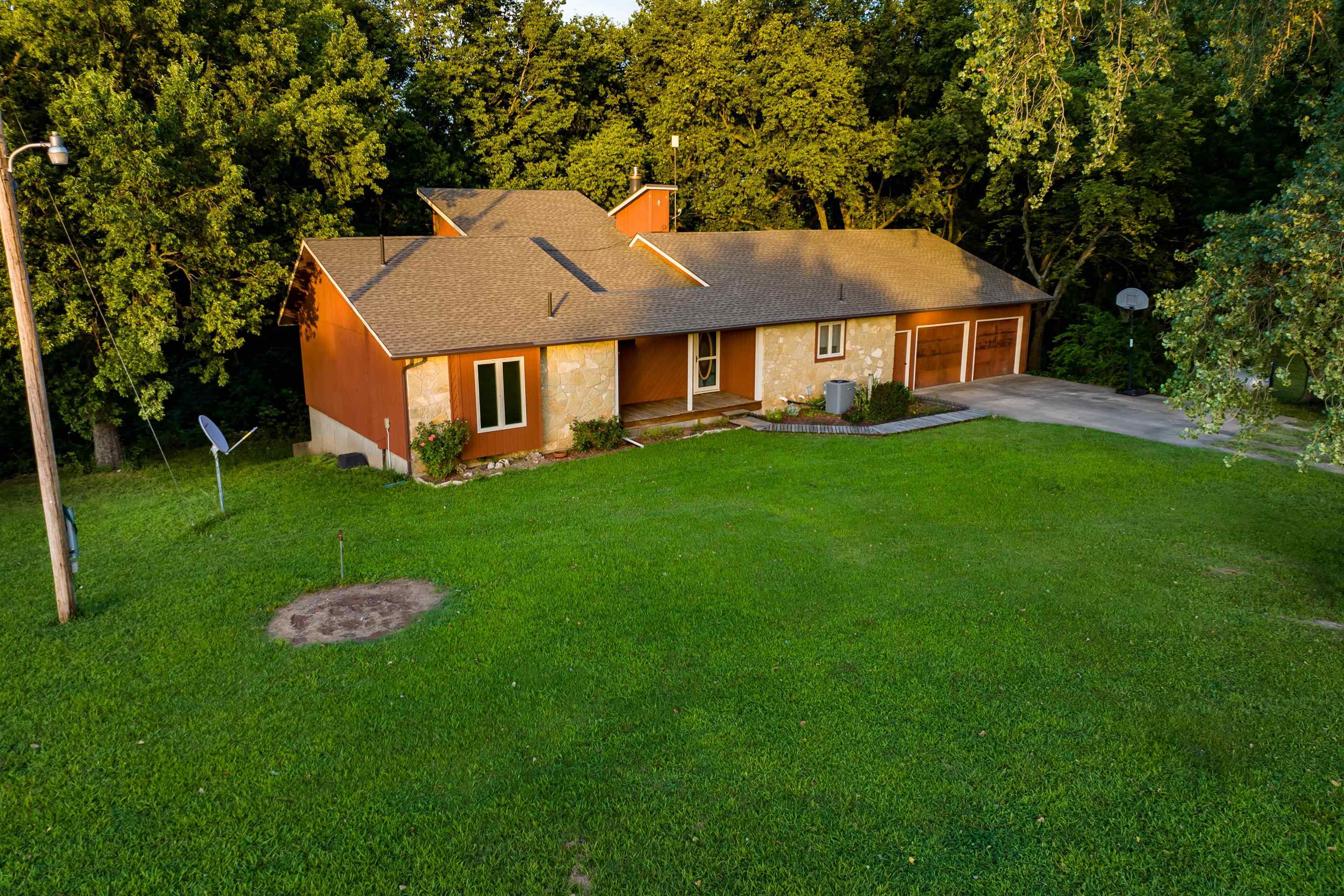 Photo of 525 S Ford Rd in Oxford, KS