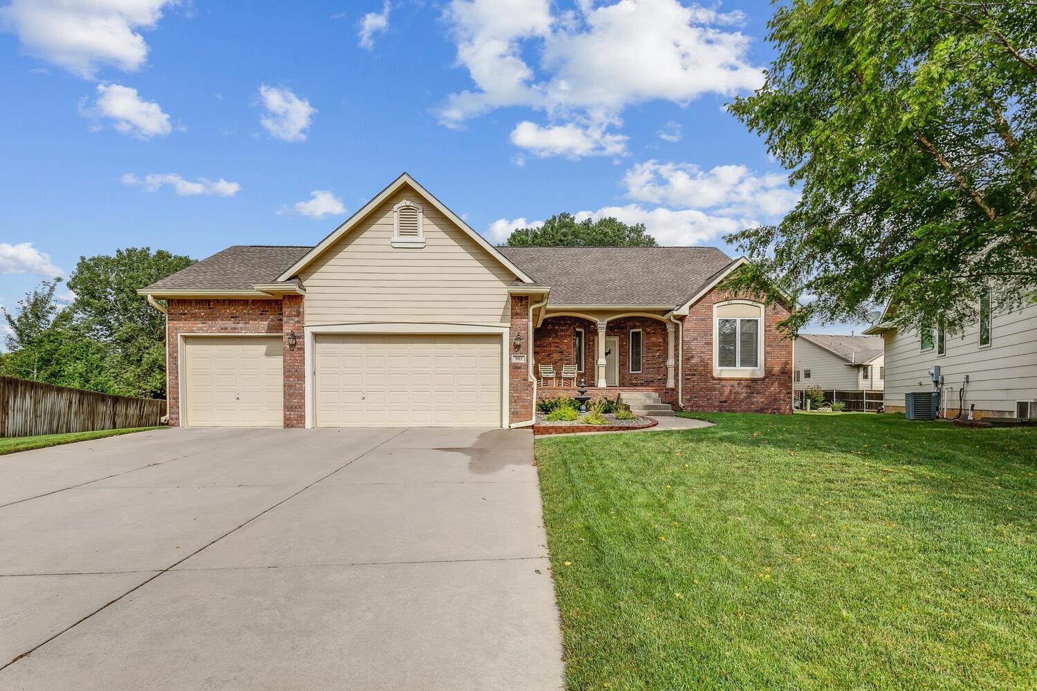 Photo of 901 N Wisteria Cir in Derby, KS