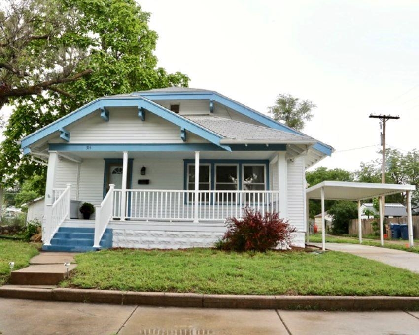 Photo of 514 W 18th Ave in Hutchinson, KS