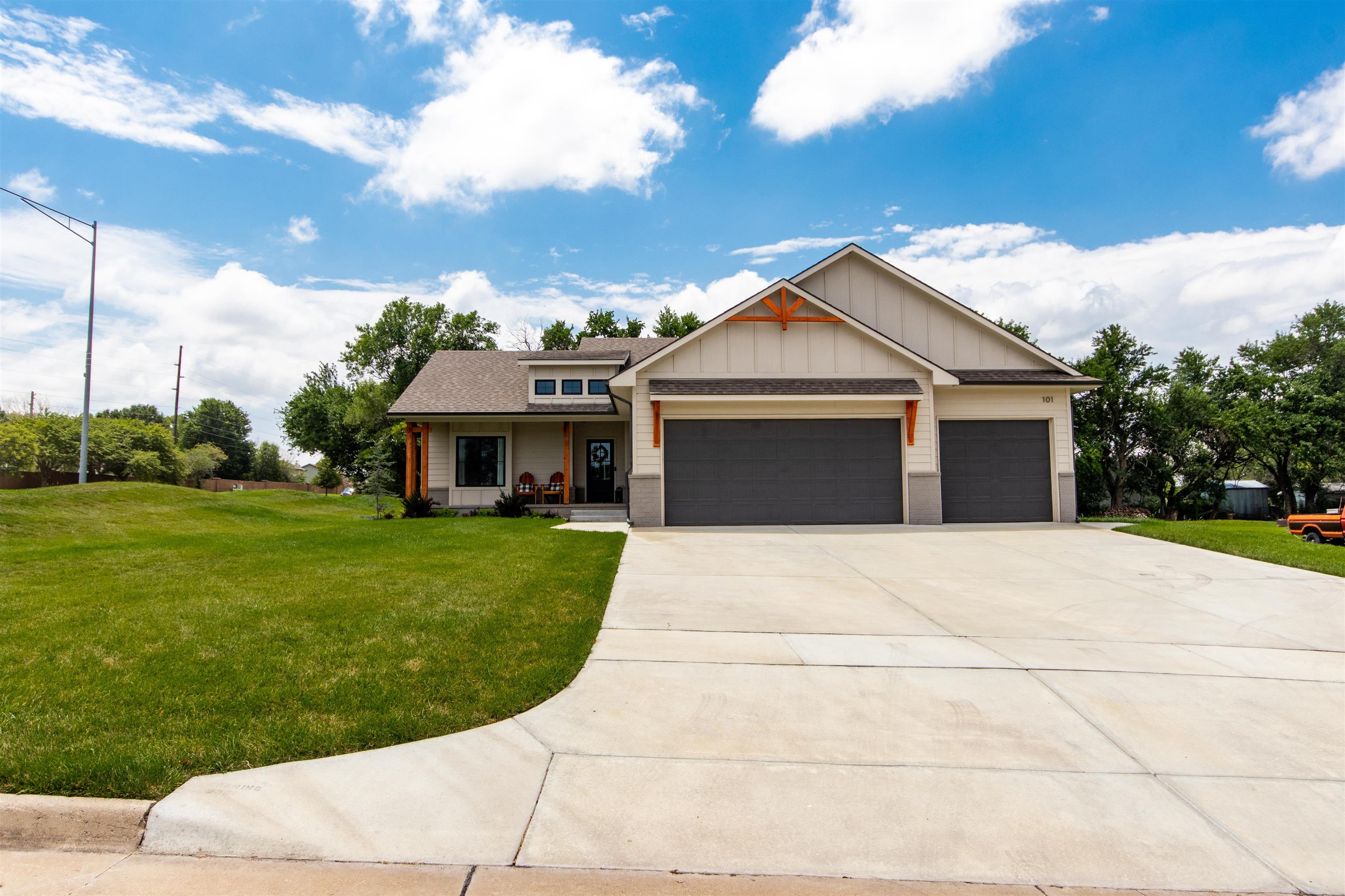 Photo of 101 W Woodland Dr in Mulvane, KS
