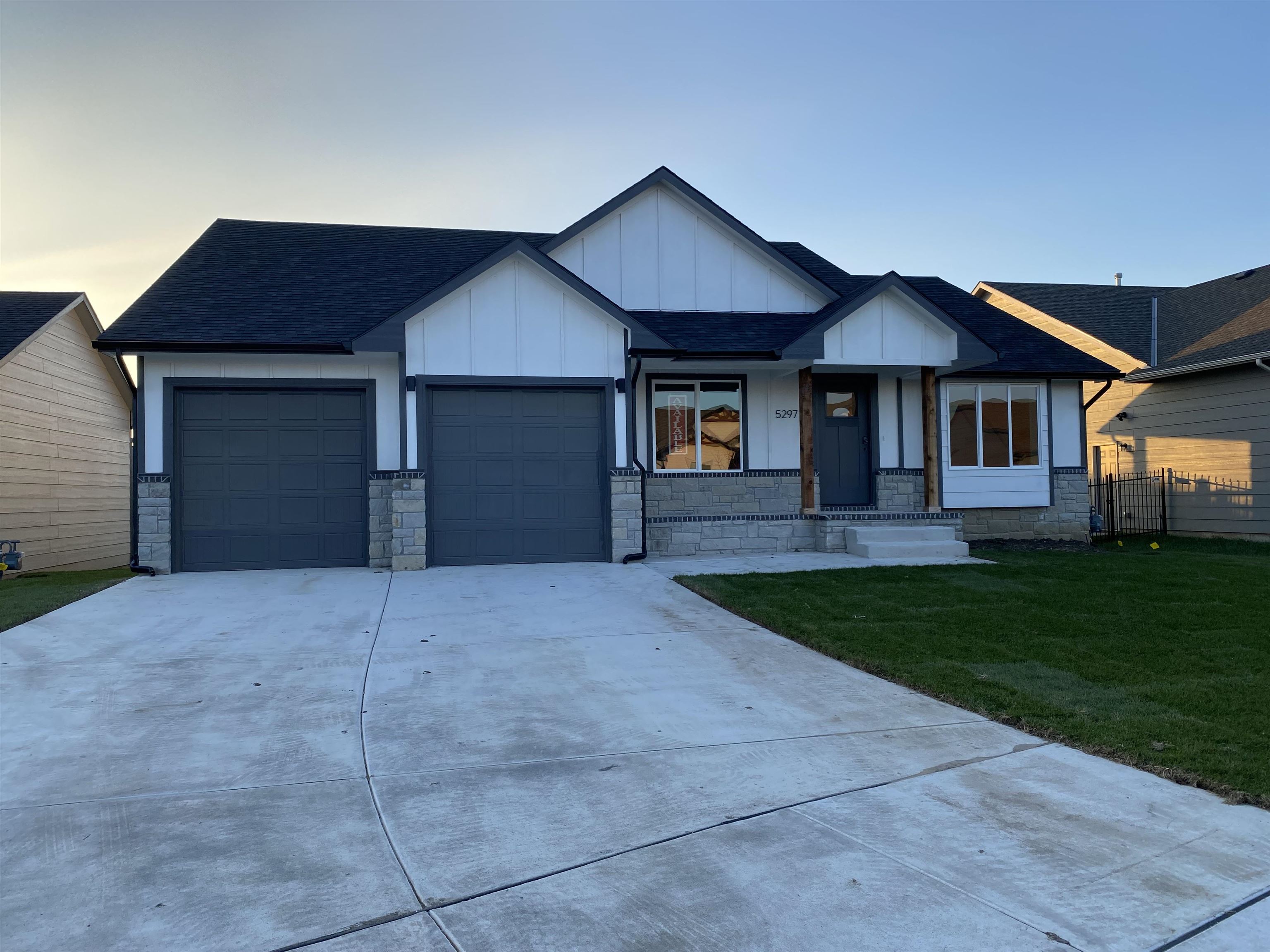 Photo of 5297 N Pebblecreek Ct in Bel Aire, KS