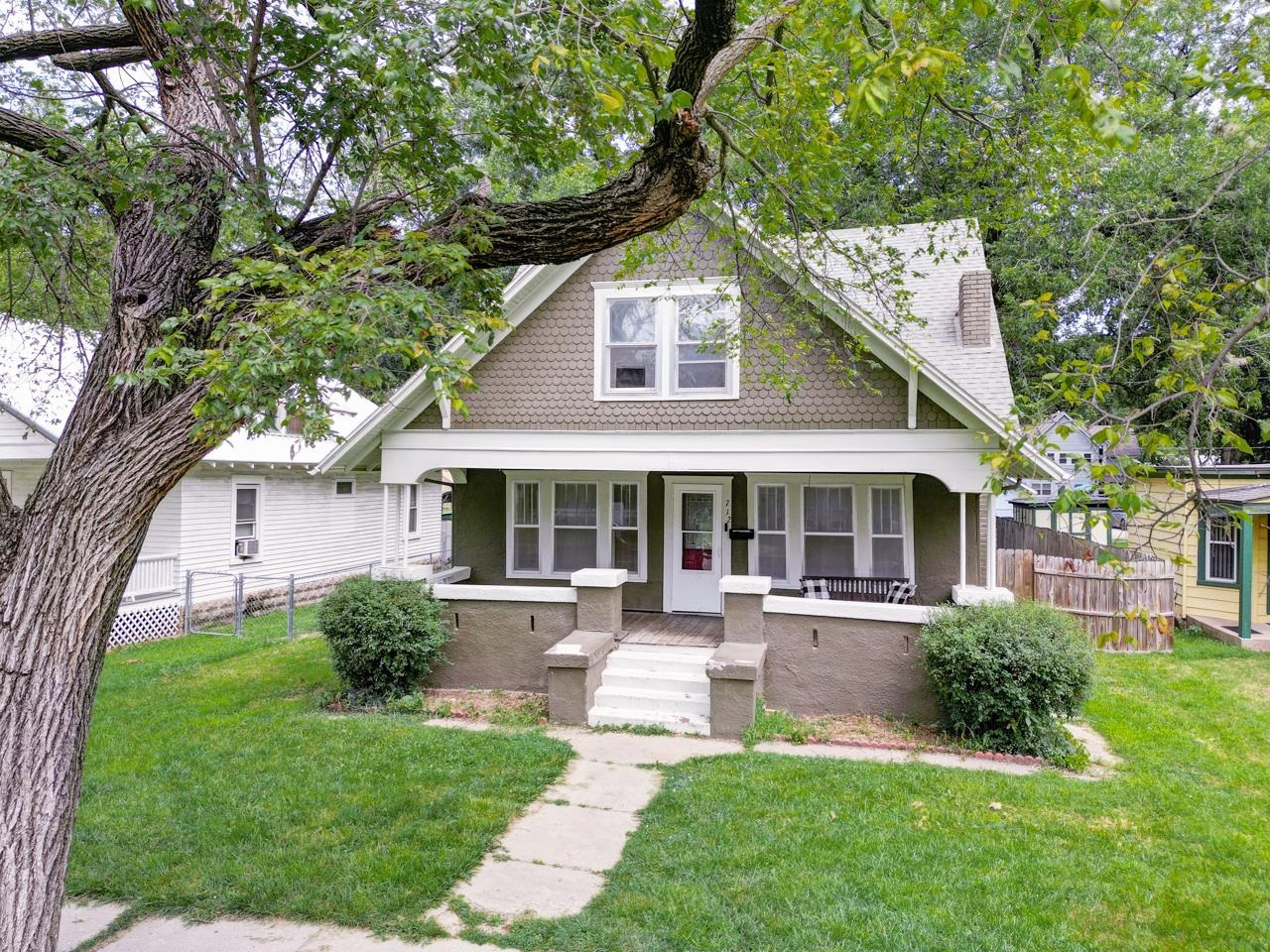Photo of 712 E 10th Ave in Winfield, KS