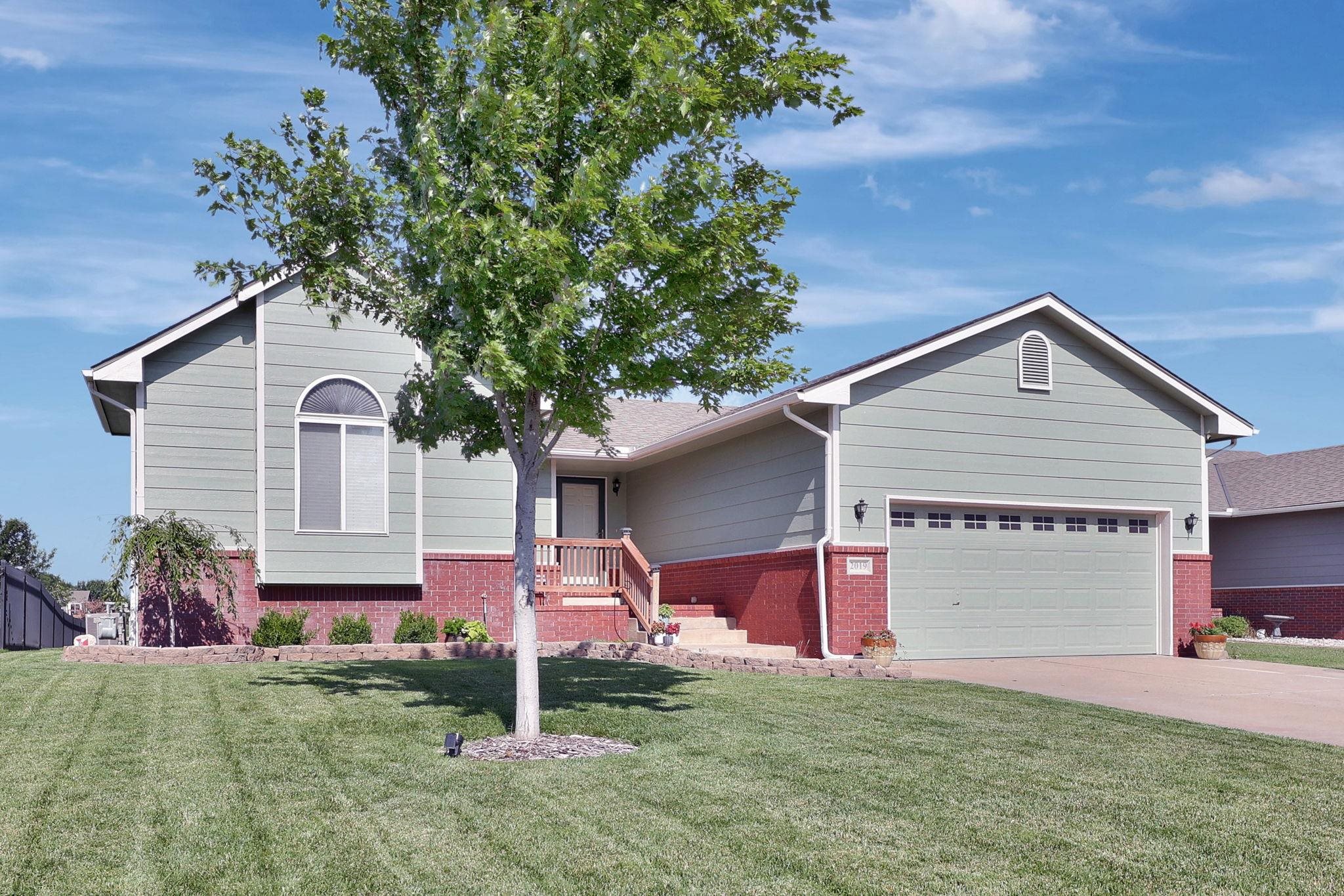 Photo of 2019 S Golden Hills St in Wichita, KS