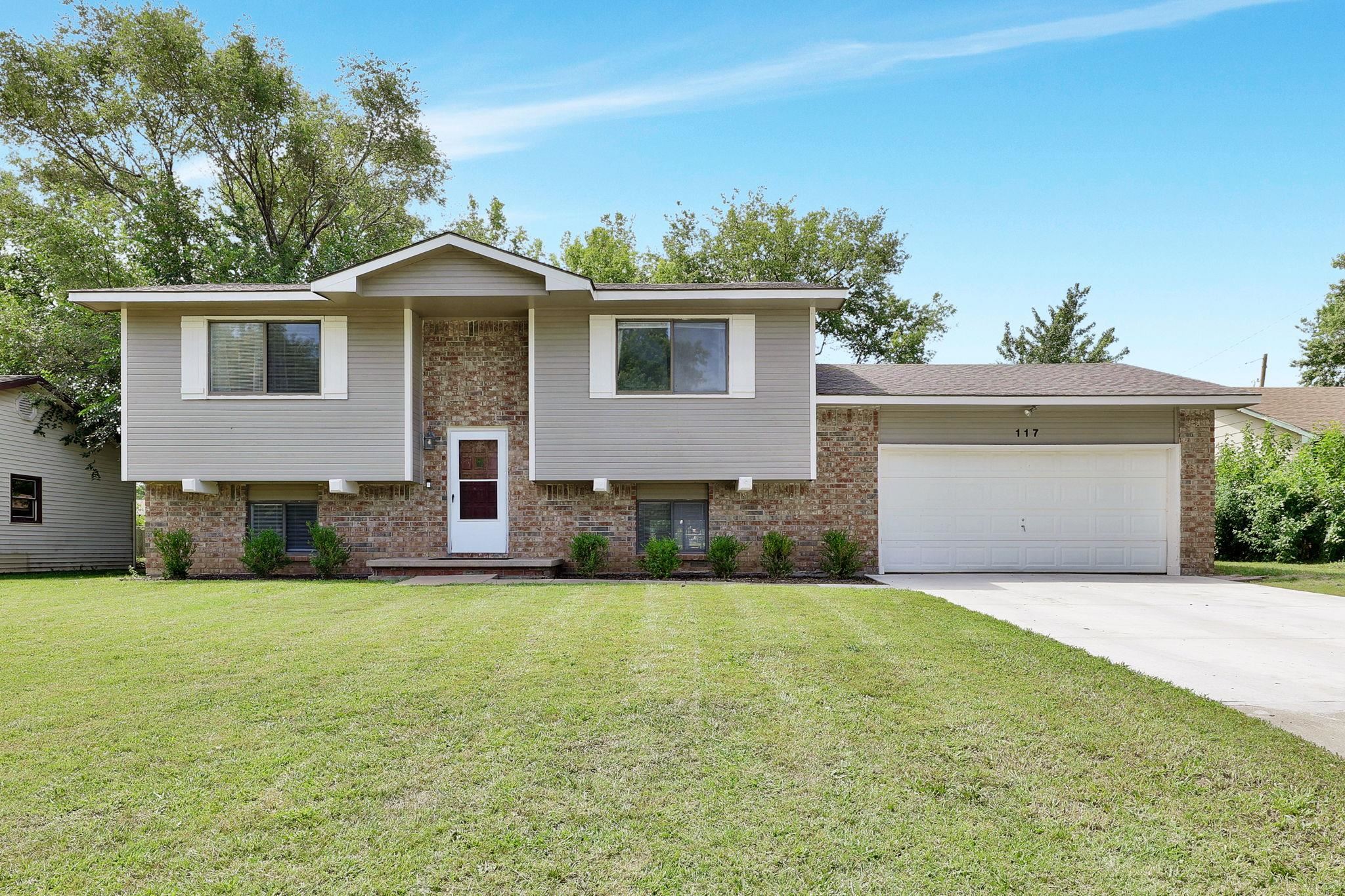 Photo of 117 E Osage St in Rose Hill, KS