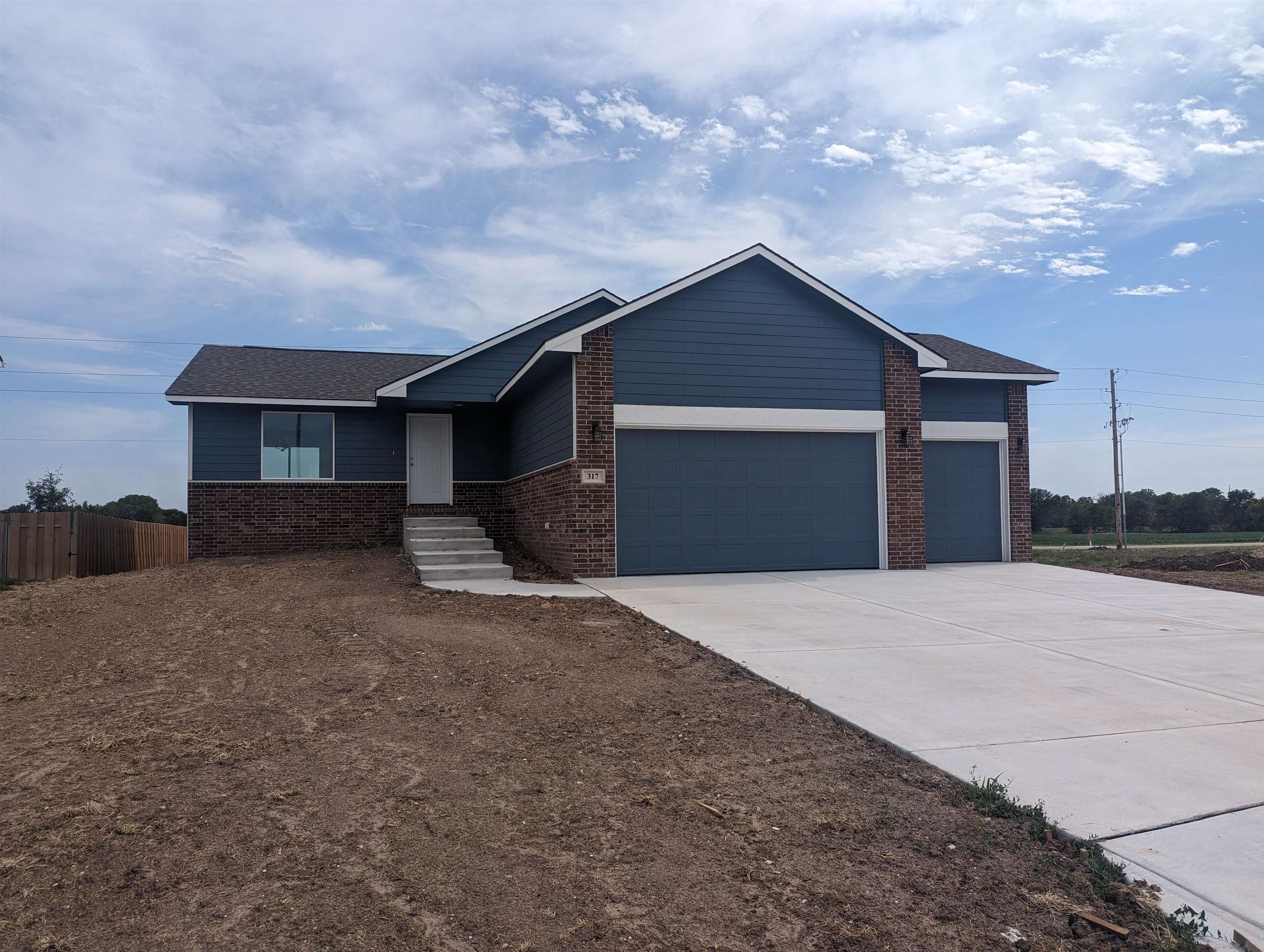 Photo of 317 Springlake Dr in Newton, KS