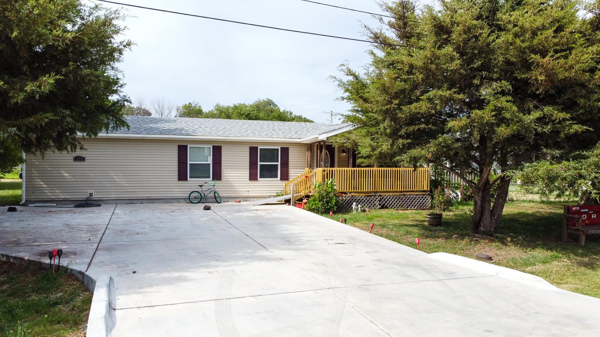 Photo of 380 S Wichita St in Benton, KS