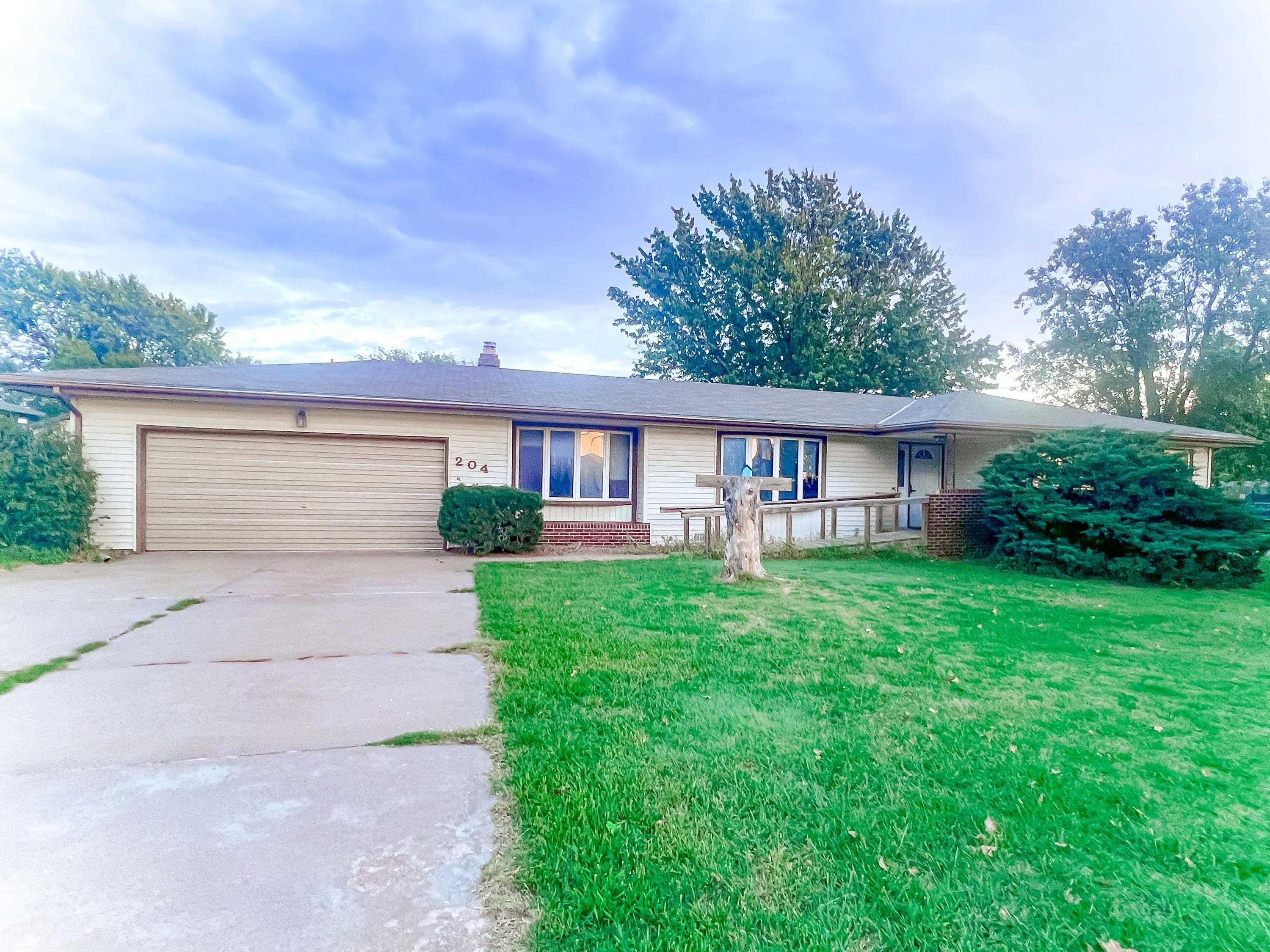 Photo of 204 N Walnut St in Goddard, KS