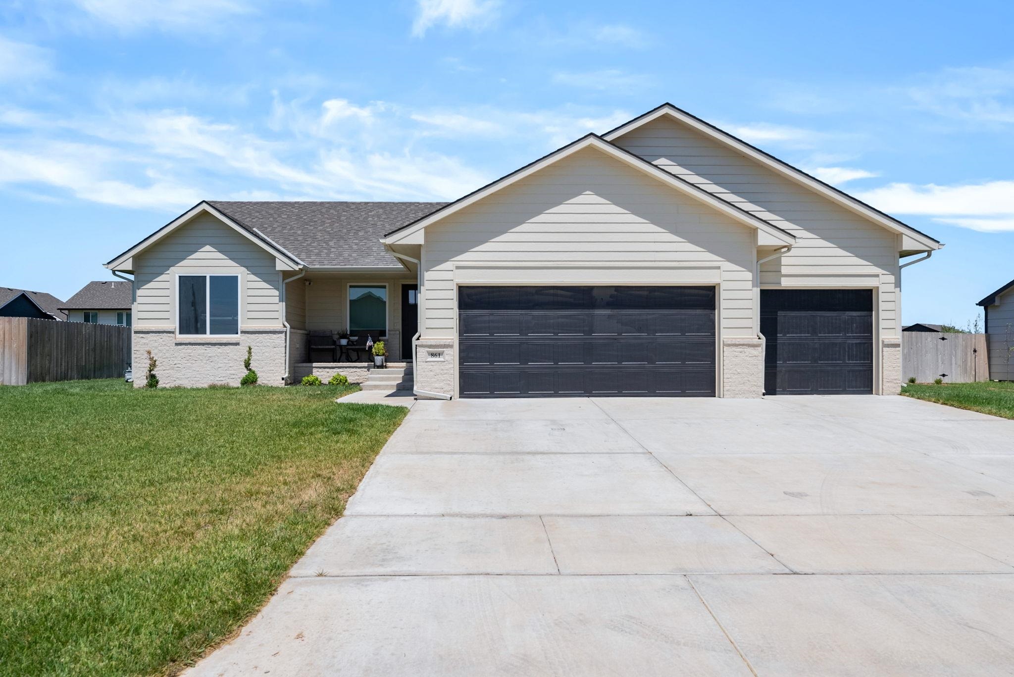 Photo of 861 N Cloverleaf St in Goddard, KS