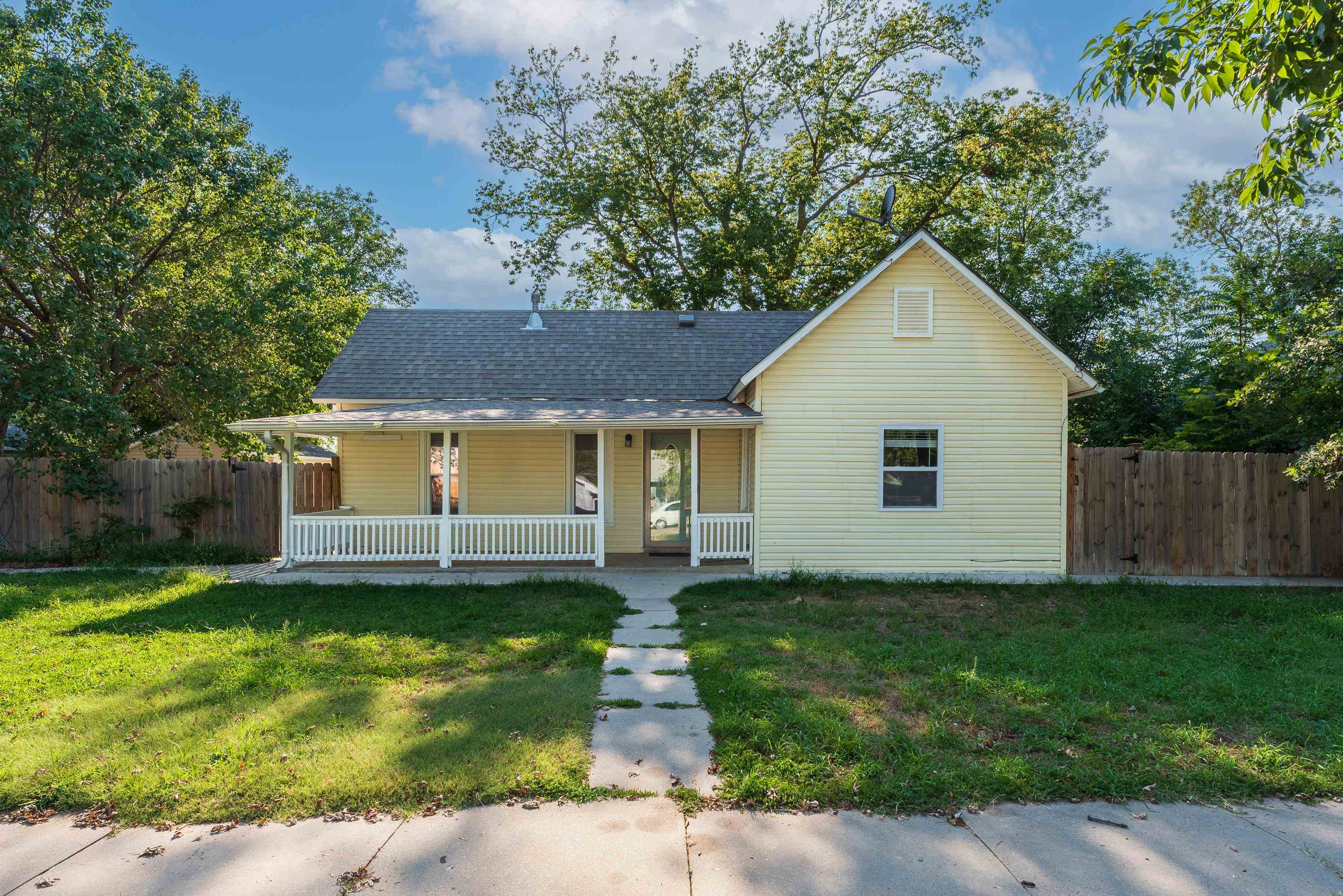 Photo of 311 S Reno in Burrton, KS