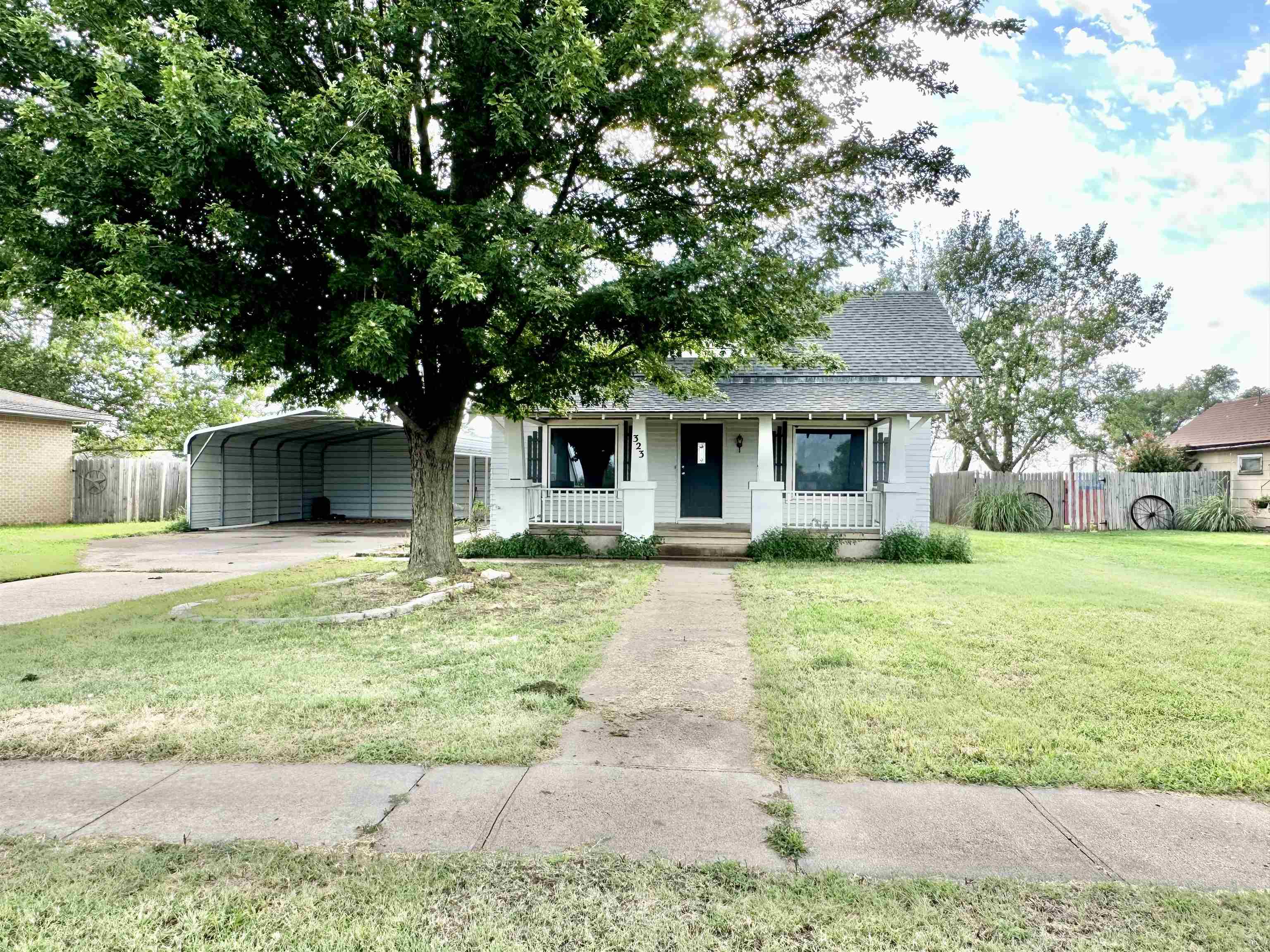 Photo of 323 N Rhodes St in Pretty Prairie, KS