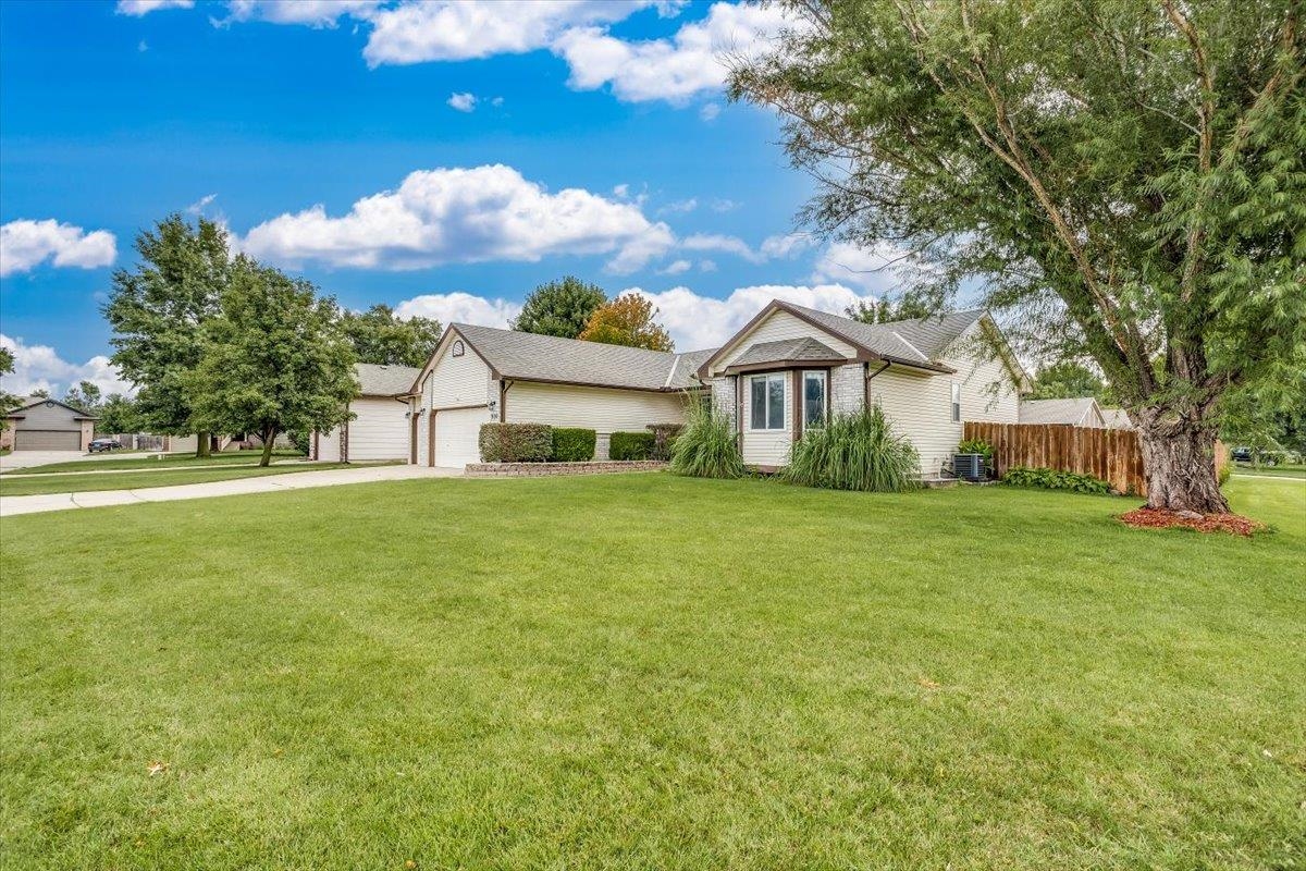 Photo of 9102 W Central Park Ct in Wichita, KS