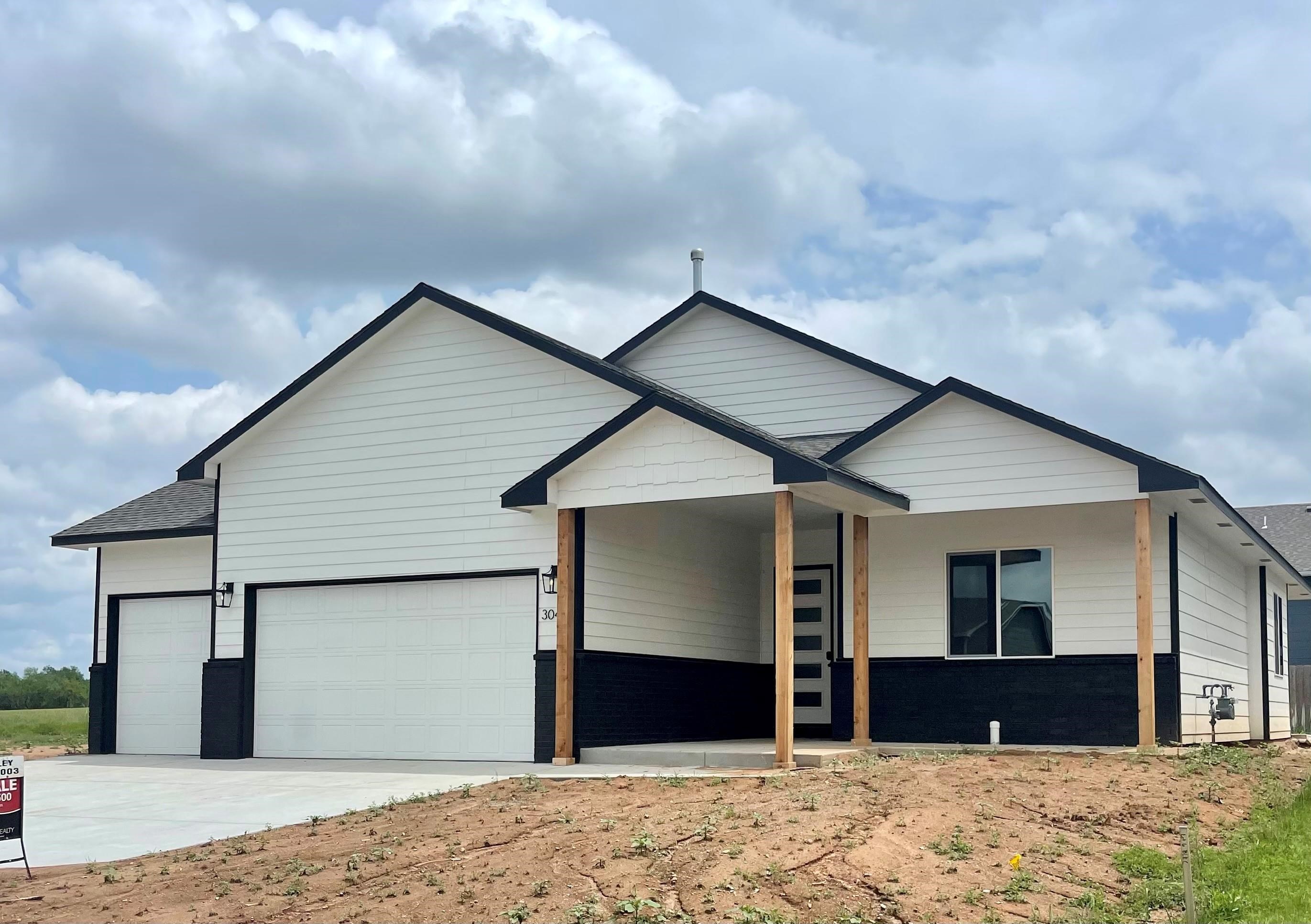 Photo of 3044 N Susan Ln in Mulvane, KS