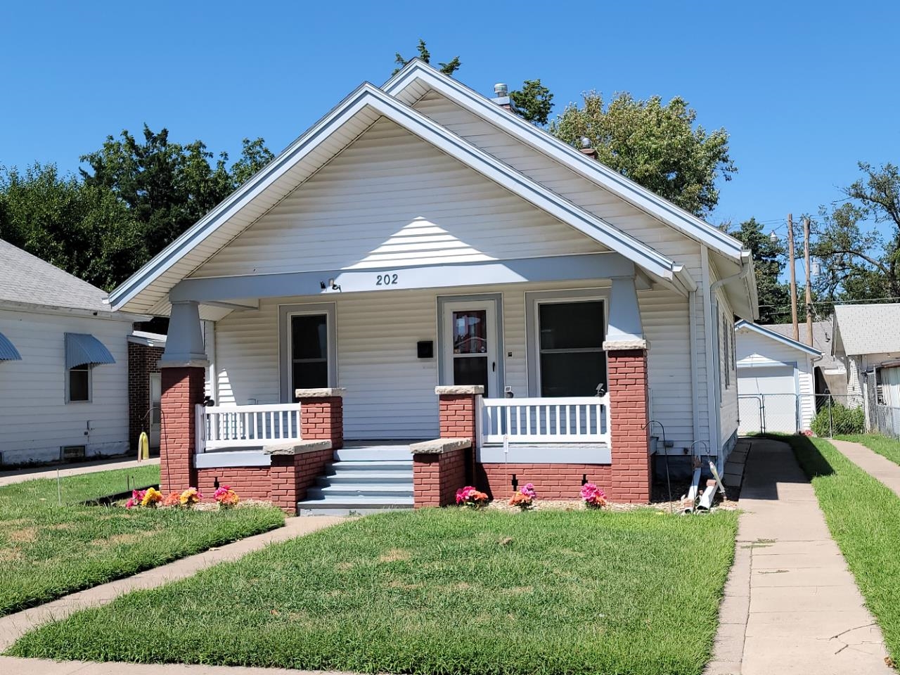 Photo of 202 W 15th Ave in Hutchinson, KS