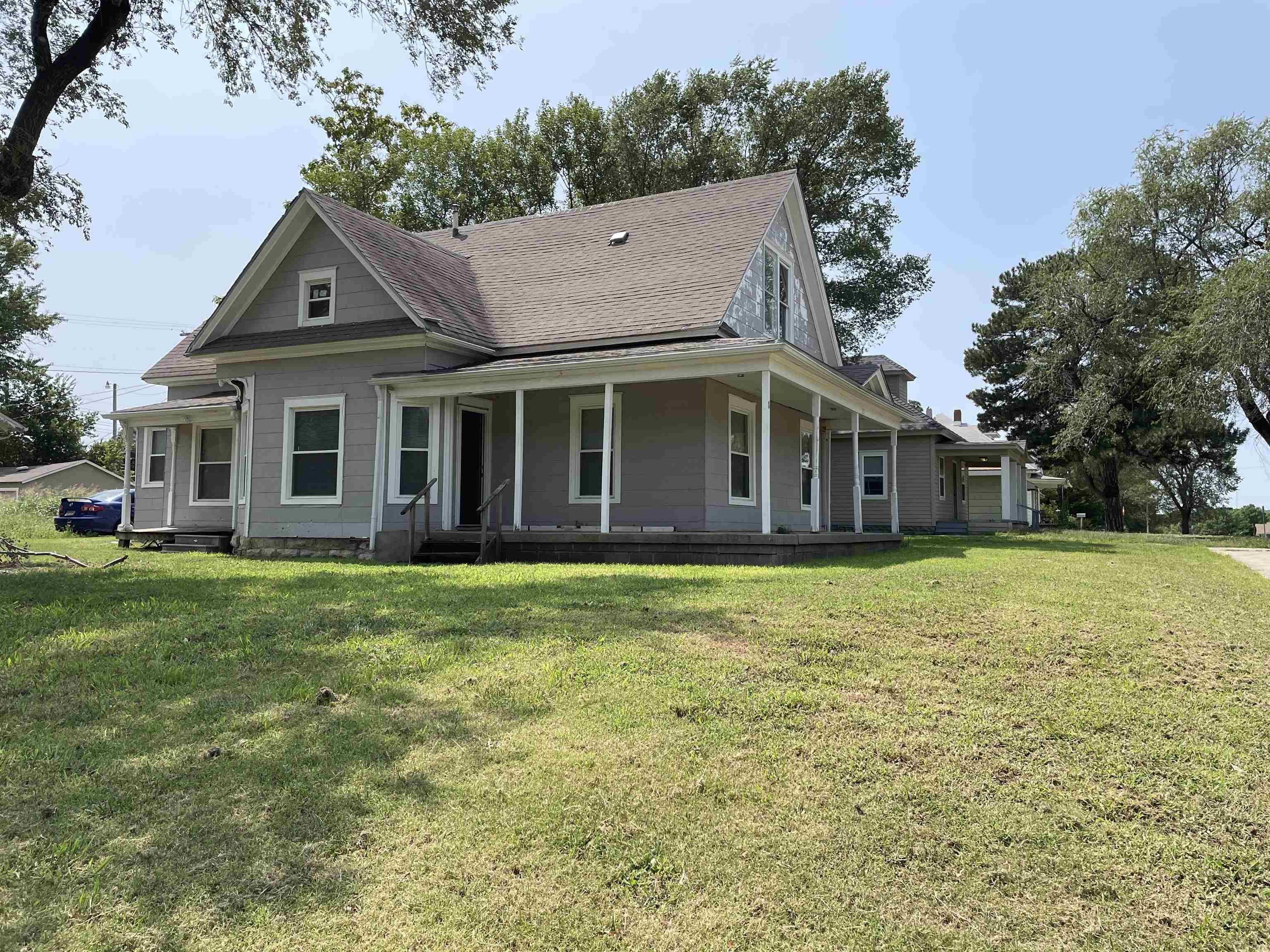 Photo of 820 E Harvey Ave in Wellington, KS