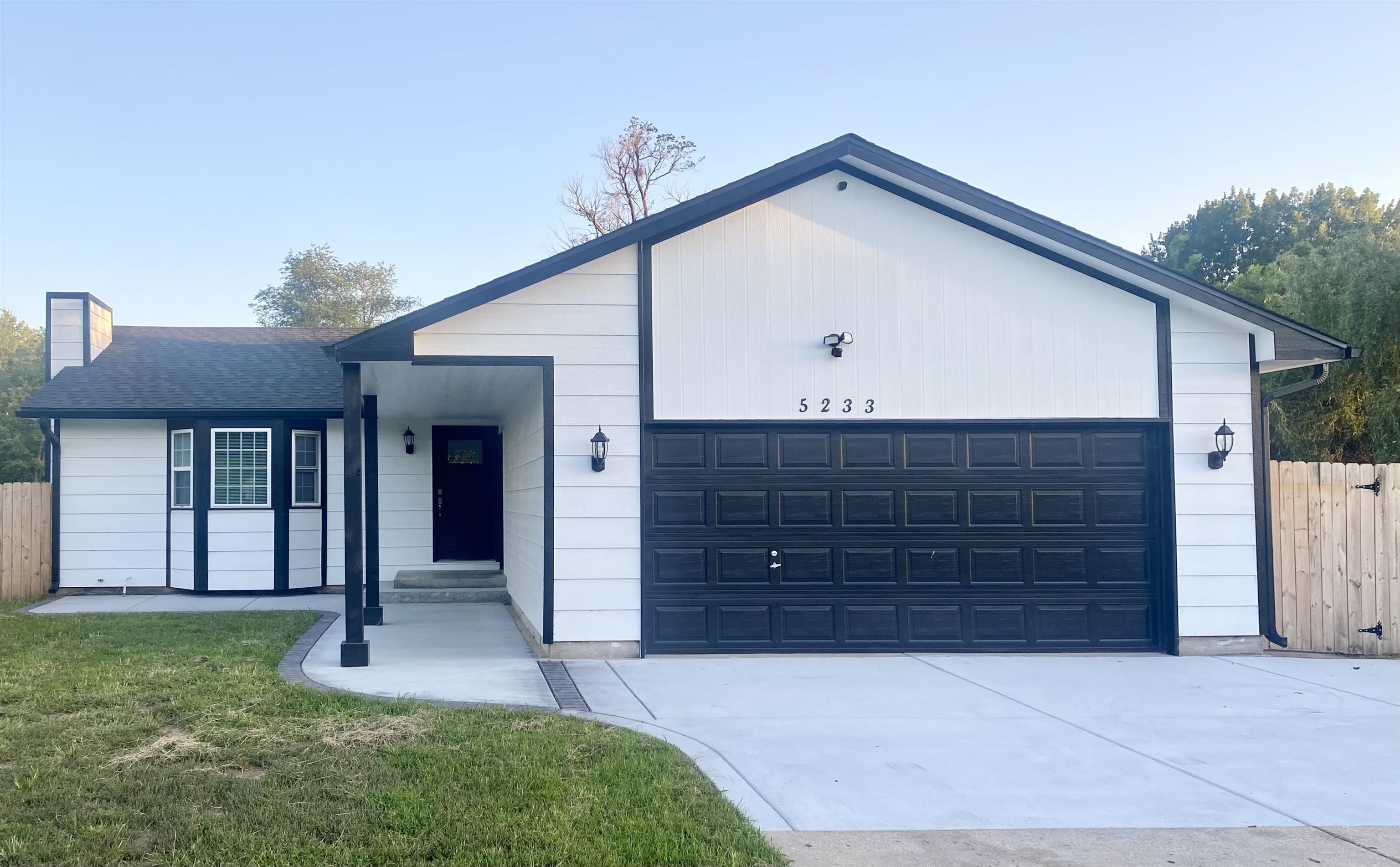 Photo of 5233 W 9th St N in Wichita, KS