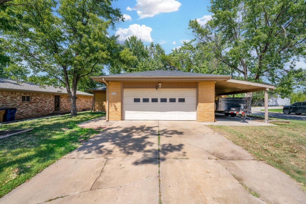Photo of 8414 E Castle Dr in Wichita, KS