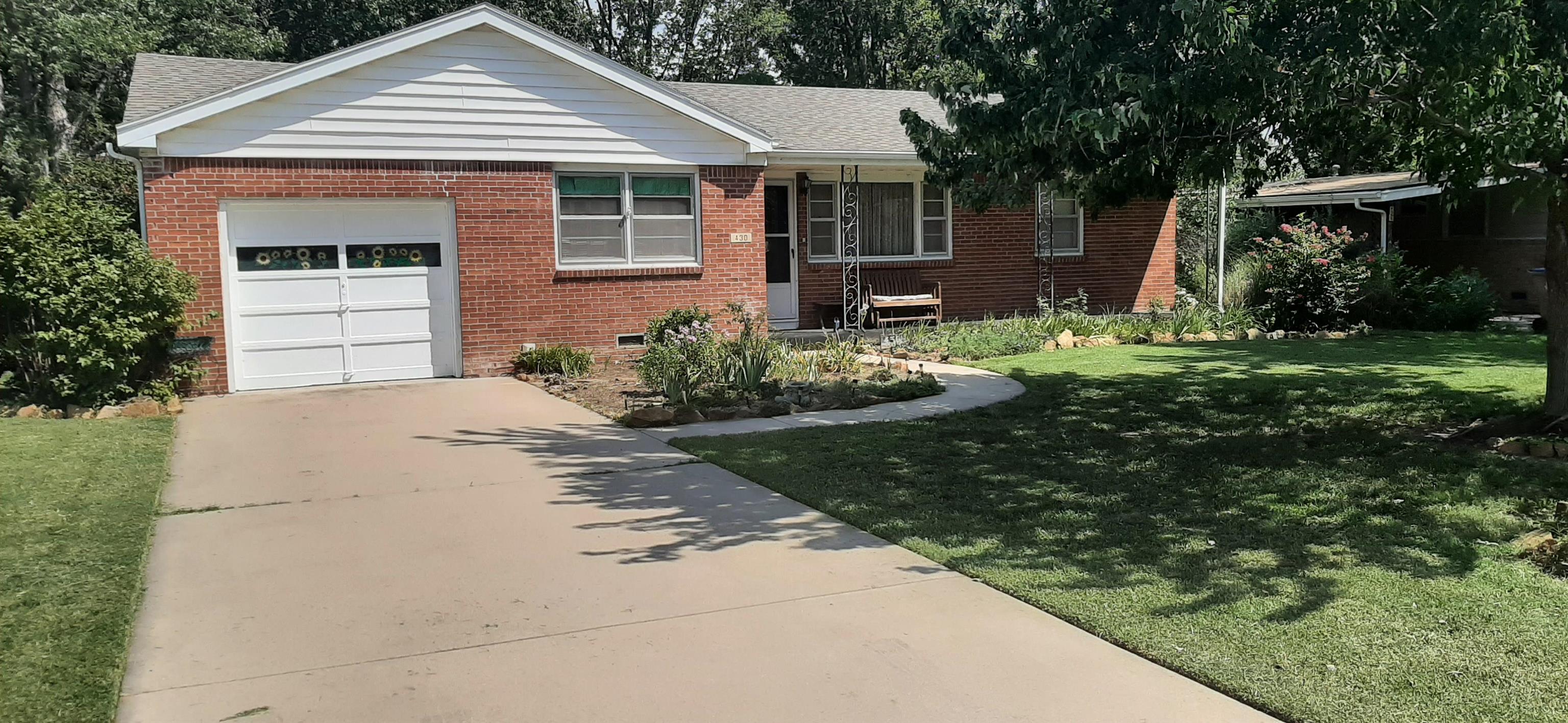 Photo of 430 N Birch Ave in Valley Center, KS