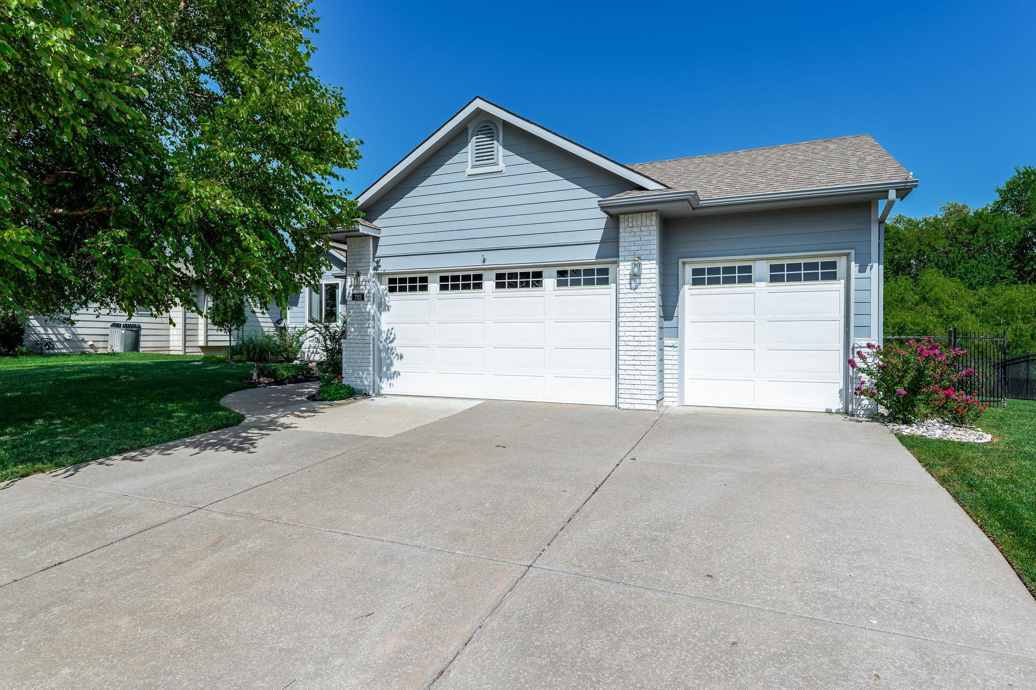 Photo of 722 S Peckham St in Wichita, KS