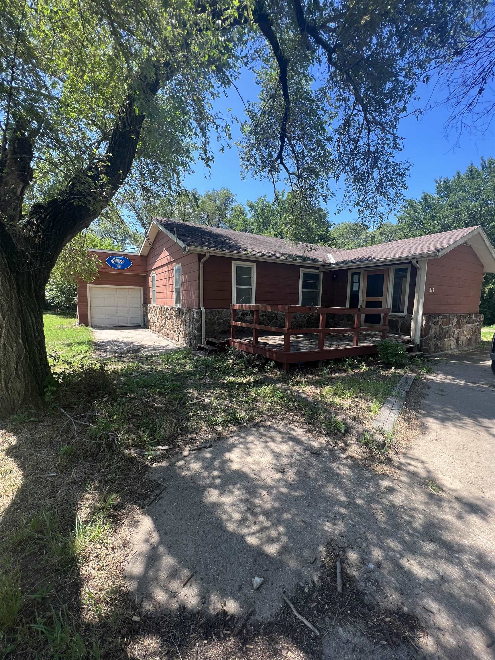 Photo of 317 E 6th St in Halstead, KS